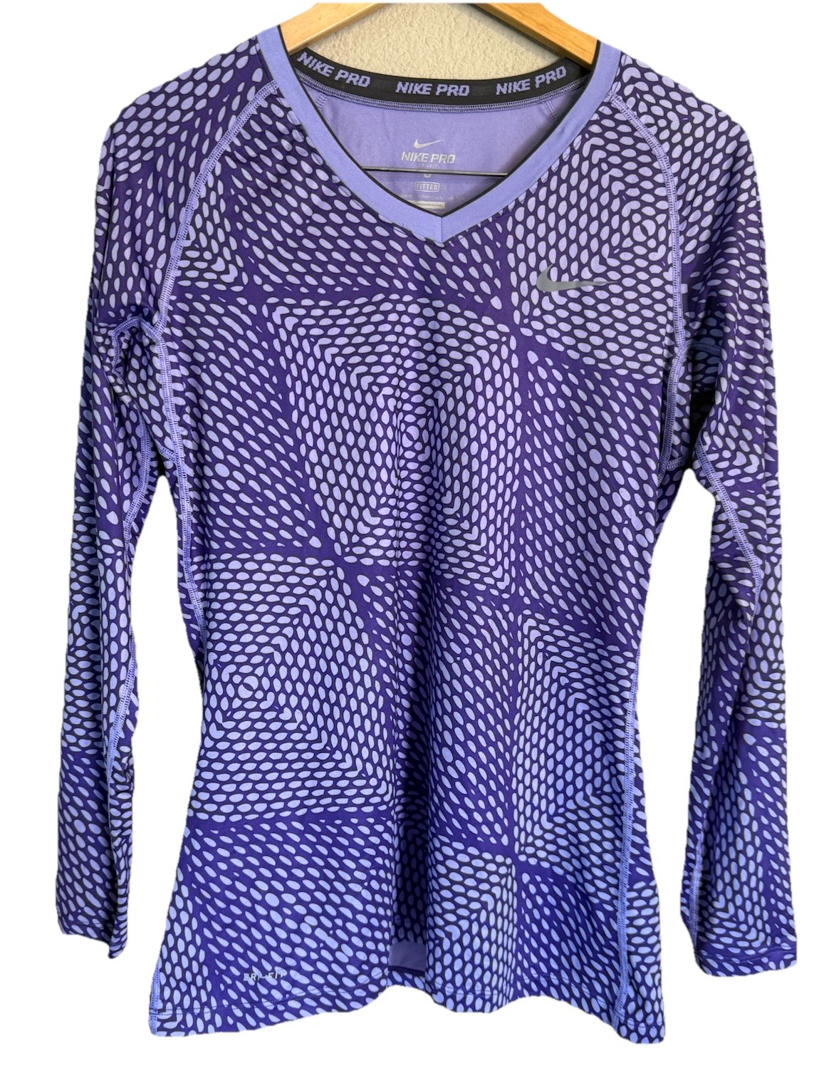Nike Pro Active Womens Sz Small Shirt Fitted V-Neck Dri-Fit Long Sleeve Purple