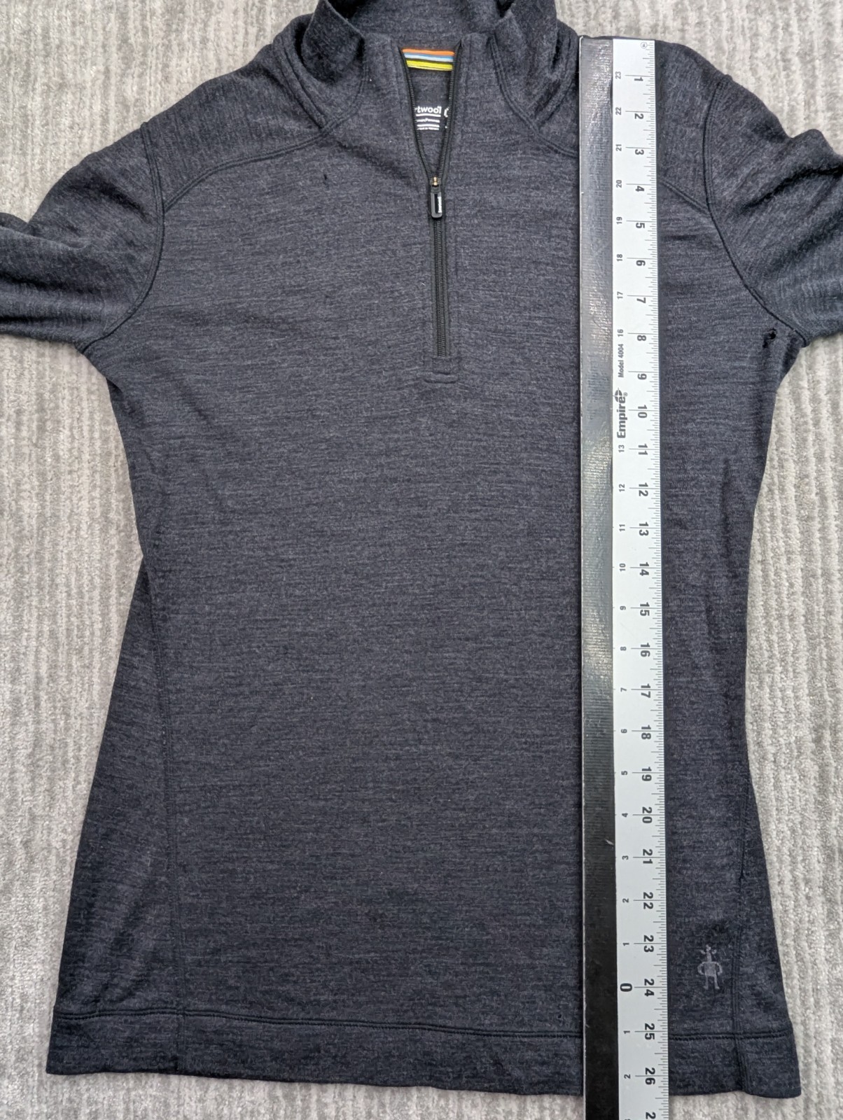 Smartwool Base Layer Top Women’s Medium 100% Merino Wool Gray 1/4 Zip HOLES