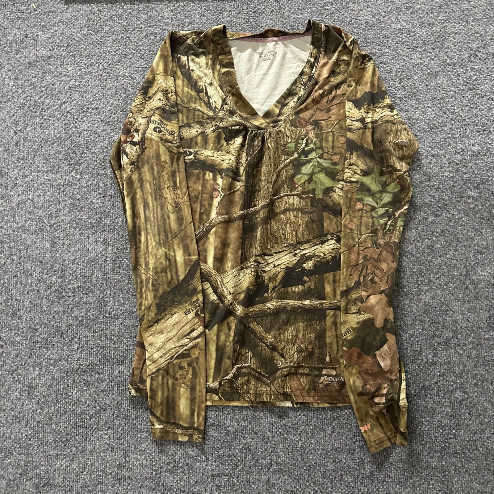 Field & Stream Shirt Womens Size M Camo Mossy Oak V-Neck Long Sleeve Performance
