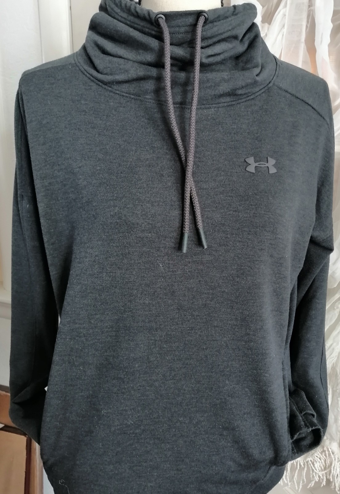 Under Armour Women’s Long Sleeve Featherweight Fleece Funnel Training Sweatshirt