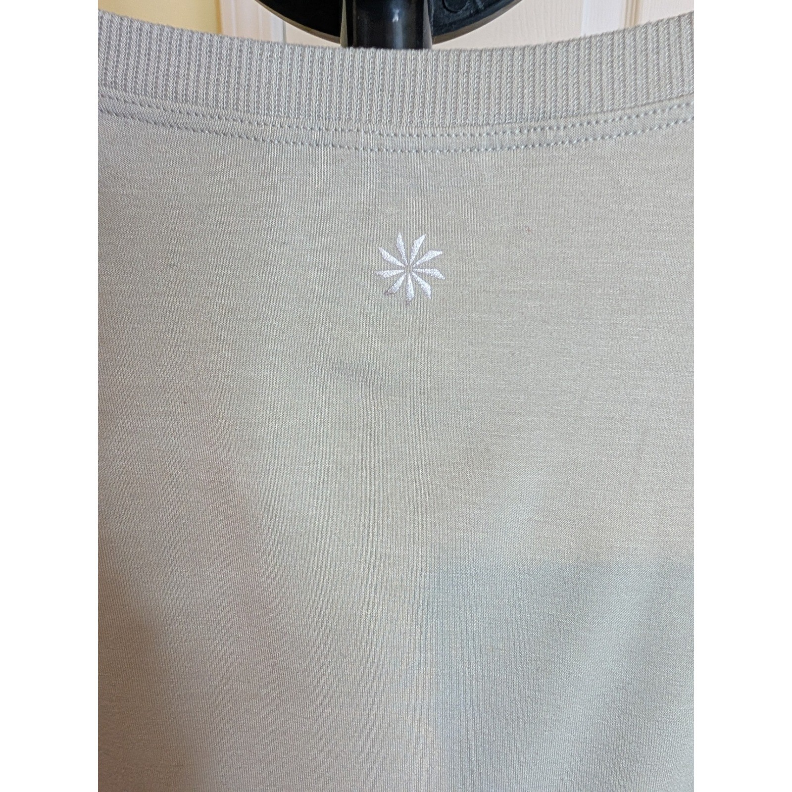 Athleta Ease In Hybrid Top Womens XL Sage Green Ribbed Banded Hem Cap Sleeve