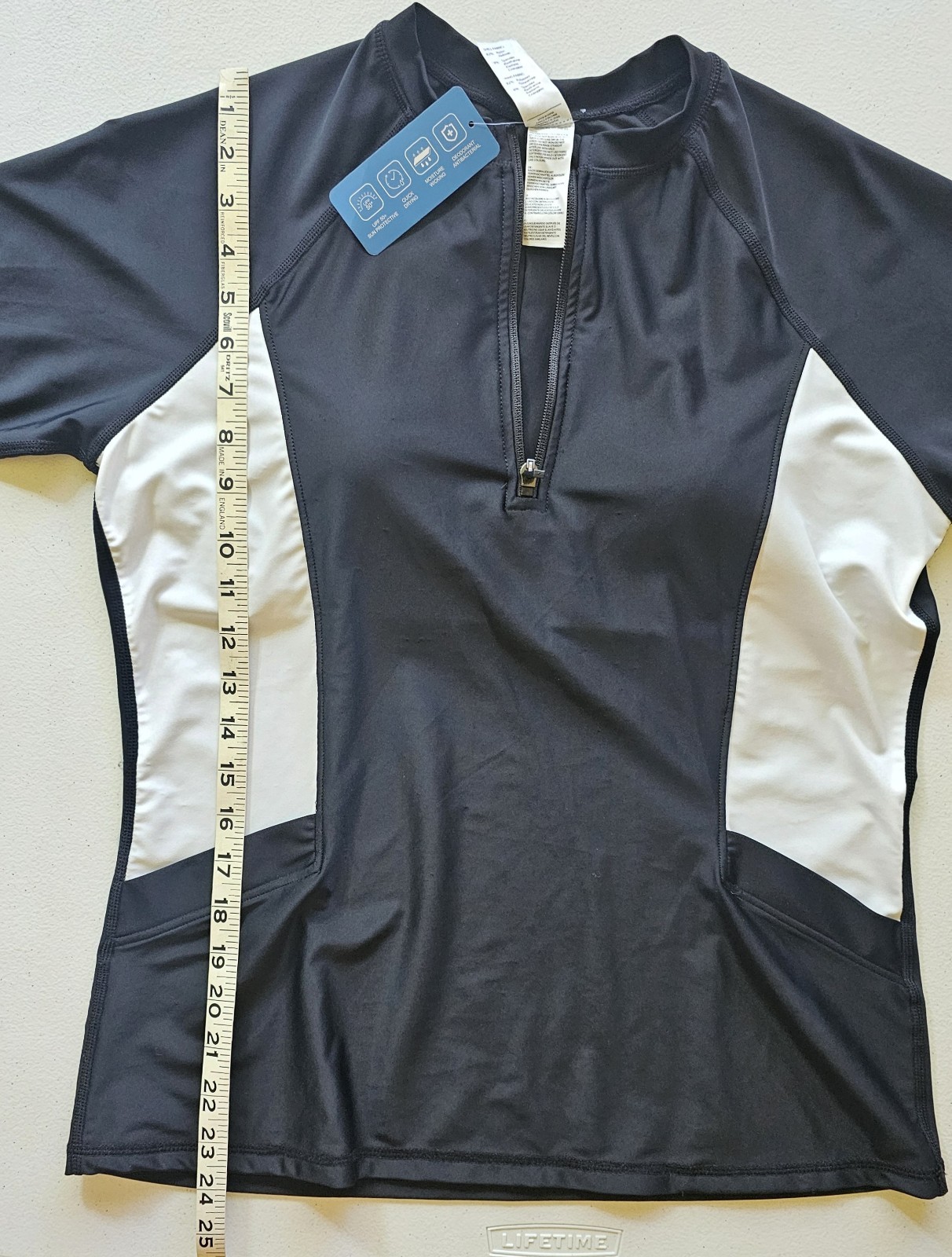 Ladies Basic Active Wear Black&White Front Pockets Padded Bra Size Medium NWT