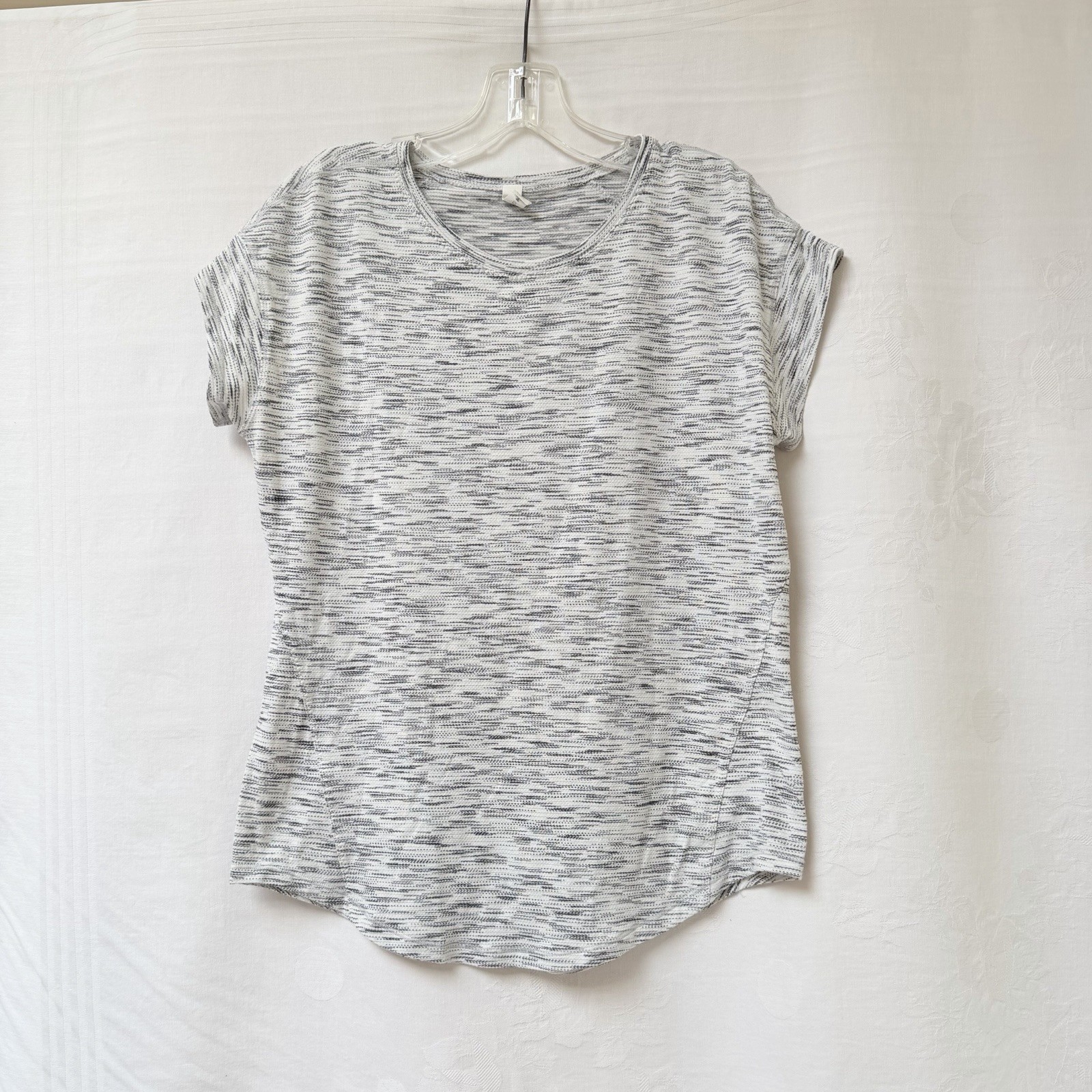 Lululemon Shirt Womens 8 Gray Heathered Short Sleeve Curved Hem Athletic Active