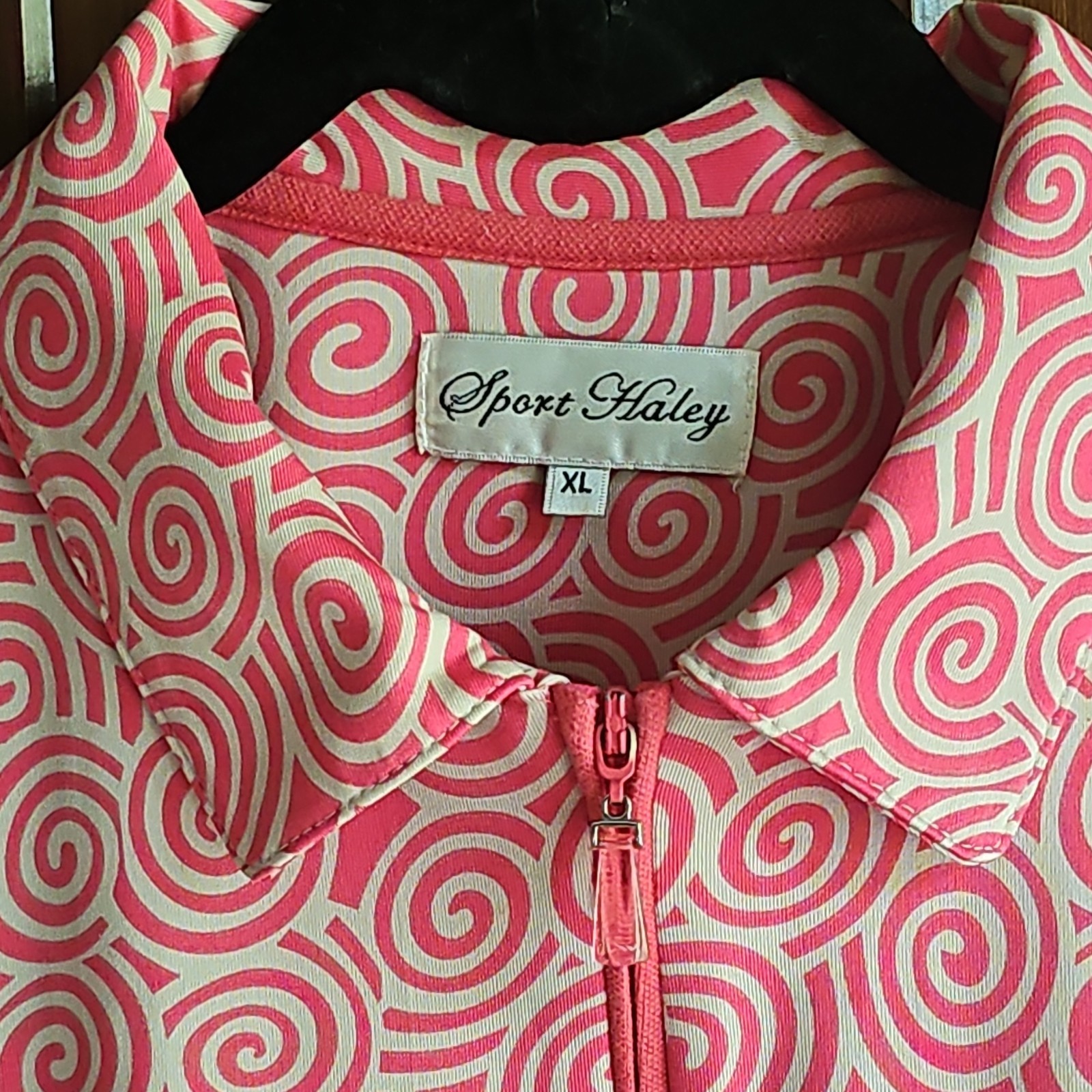 Sport Haley Women’s XL Pink/White Geometric Sleeveless 1/4 Zip Collared Vest