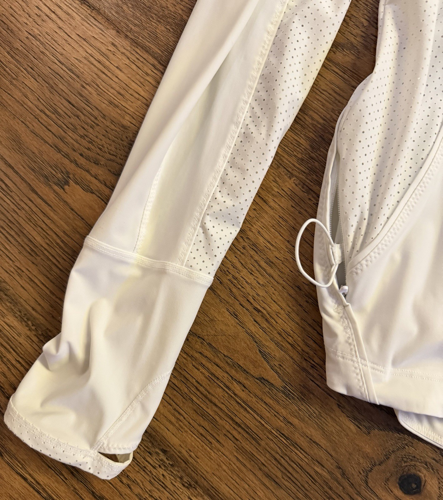 Athleta White Long Sleeve Performance Top Thumbholes Side Zip Pocket Women’s M
