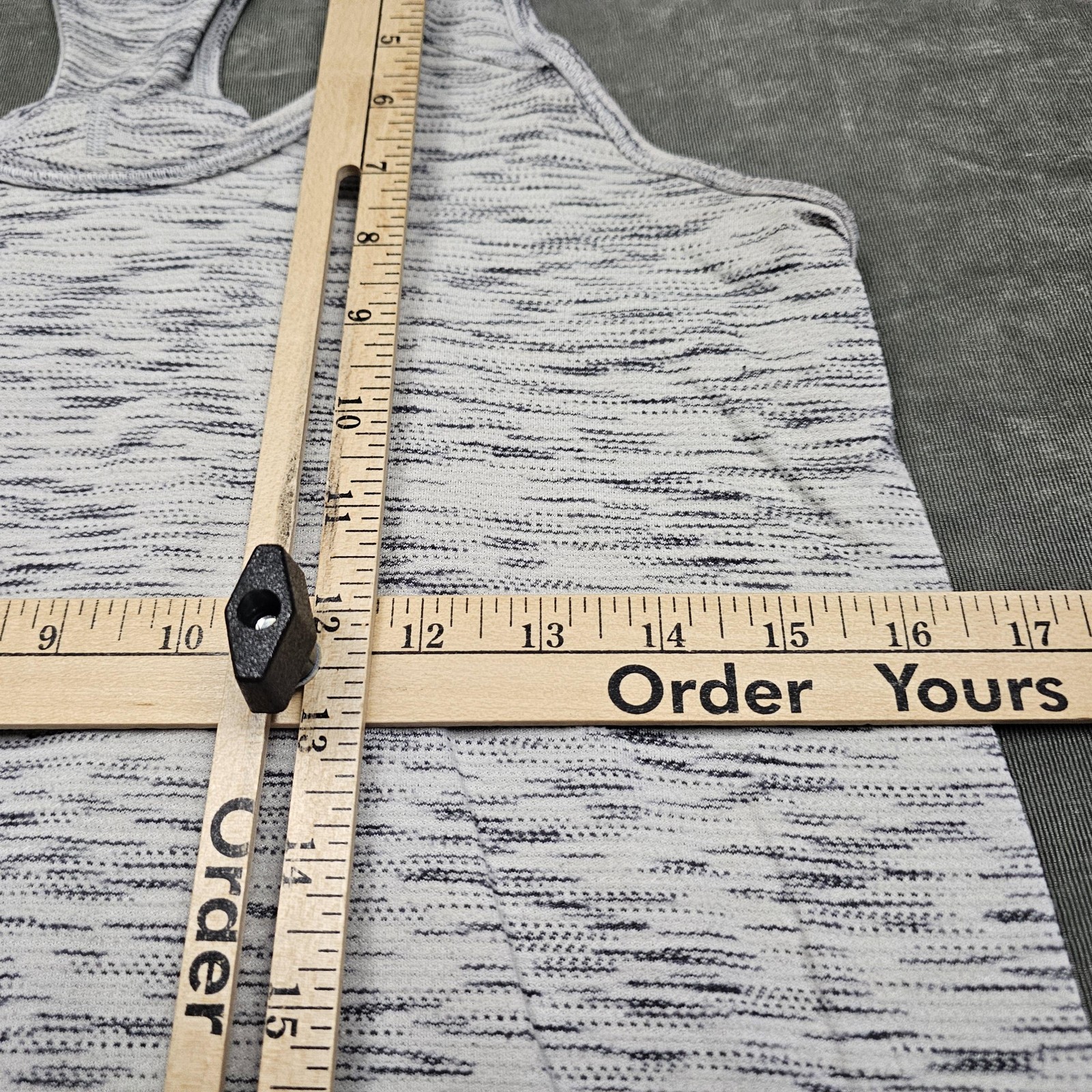 Lululemon Tank Top Womens Medium Gray Twist Back Racerback Athletic Yoga Gym