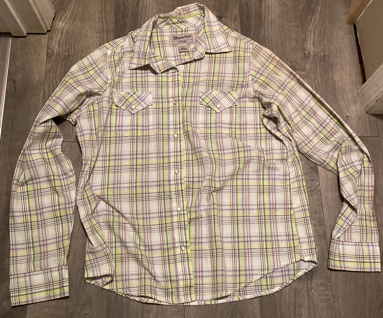 Wrangler Pearl Snap Dress Shirt Women’s Size L Snap Up Gray White Yellow Purple
