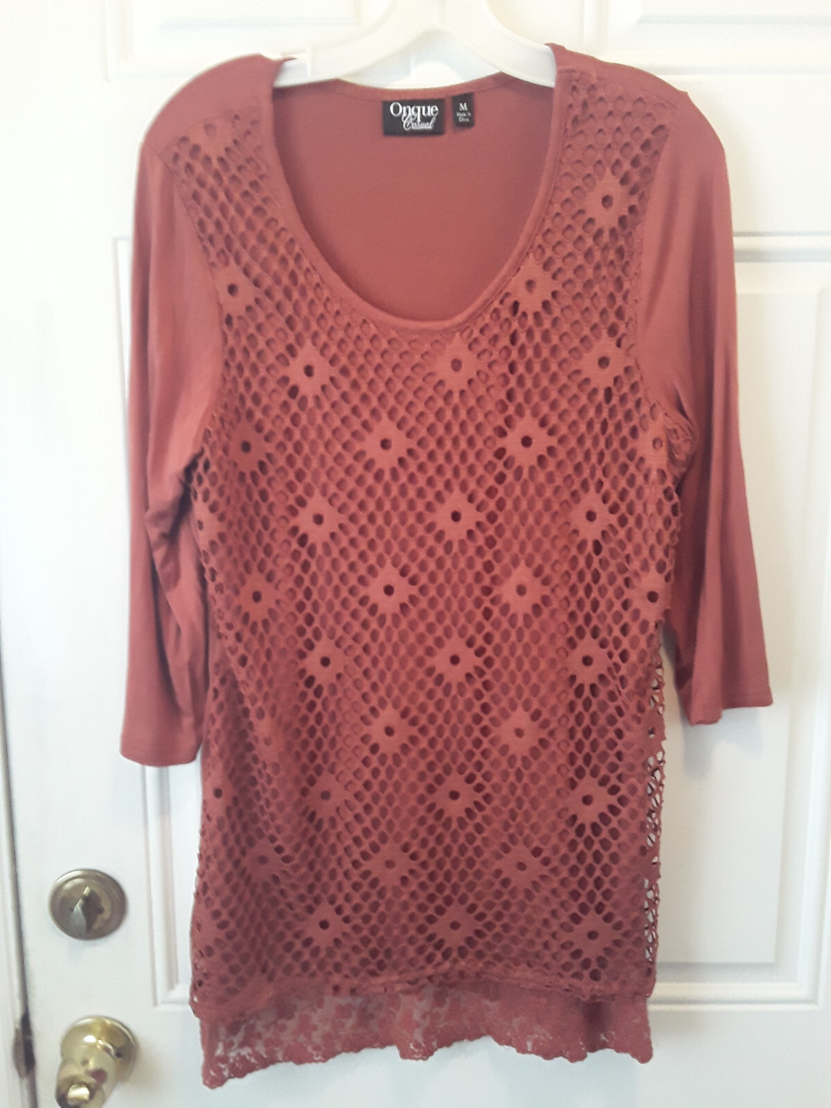 Onque Casual Women’s size M Rust fabric Lace Front lined lace hem Top co1703