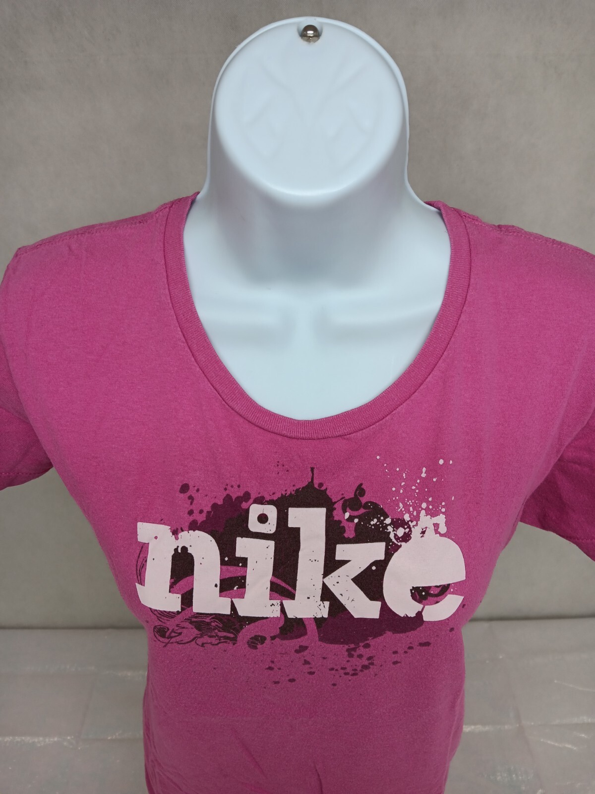NIKE RETRO LOGO FRONT GRAPHIC WOMENS MEDIUM PINK SHORT SLEEVE TEE SOFT COTTON