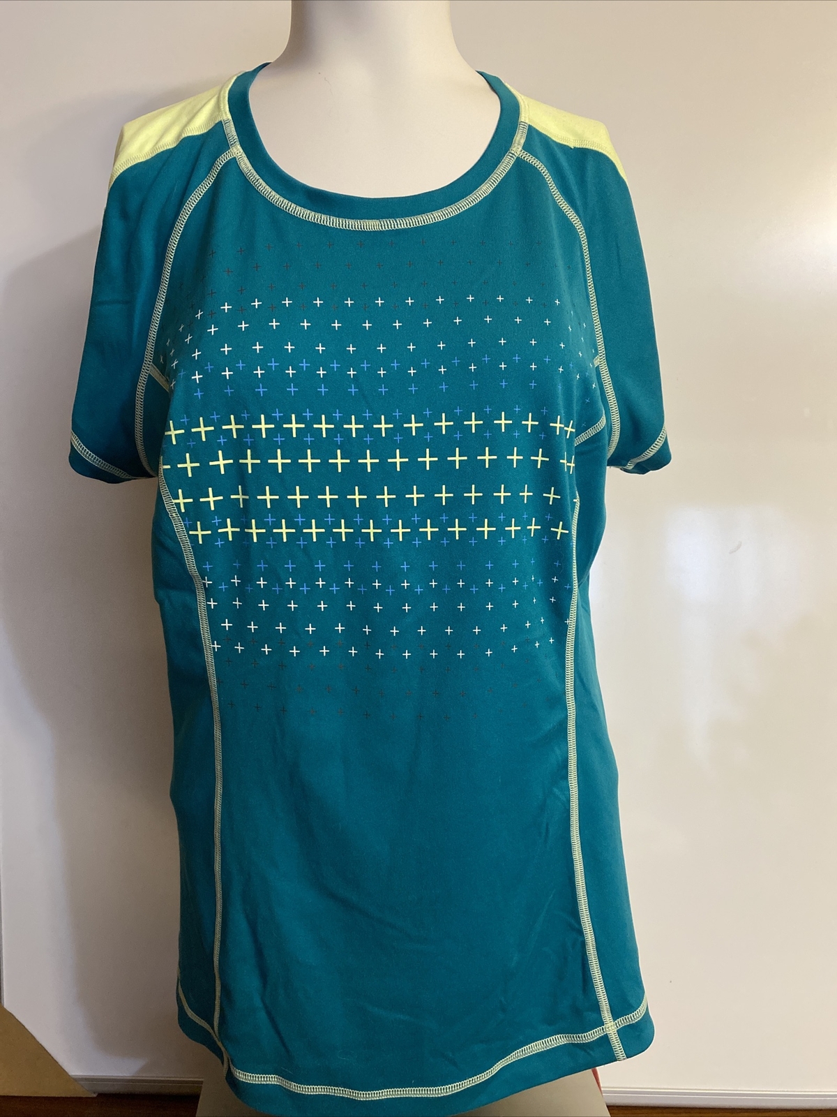 FILA Sport Women’s Exercise Activewear Shirt Large