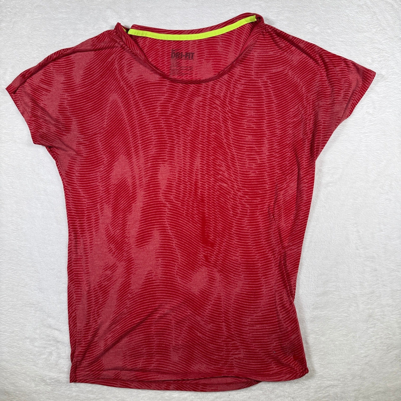 NIKE Dri-FIT Red Athletic Training T-Shirt Women’s Size Medium Textured