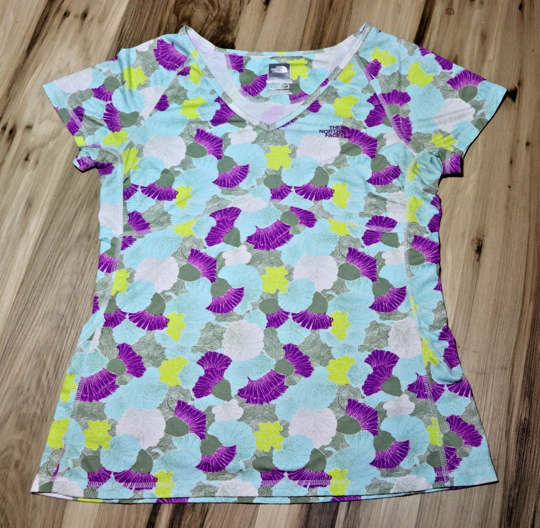 The North Face Womens L V-Neck T-Shirt Aqua Purple Floral Ginkgo Hiking EUC
