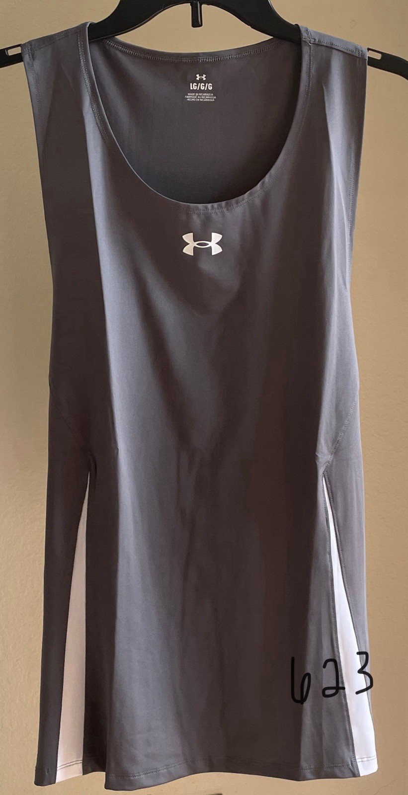 Under Armour Women’s Large Gray & White Jersey