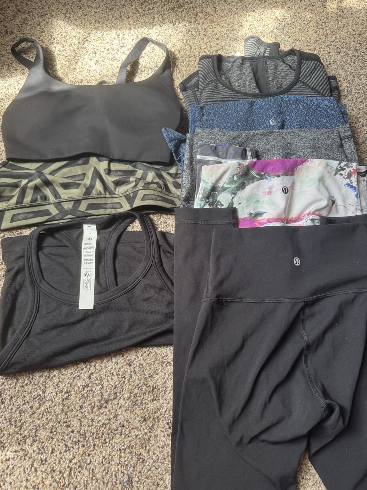 Lululemon Womens Size 4 Lot Of Assorted Clothing – Very Nice
