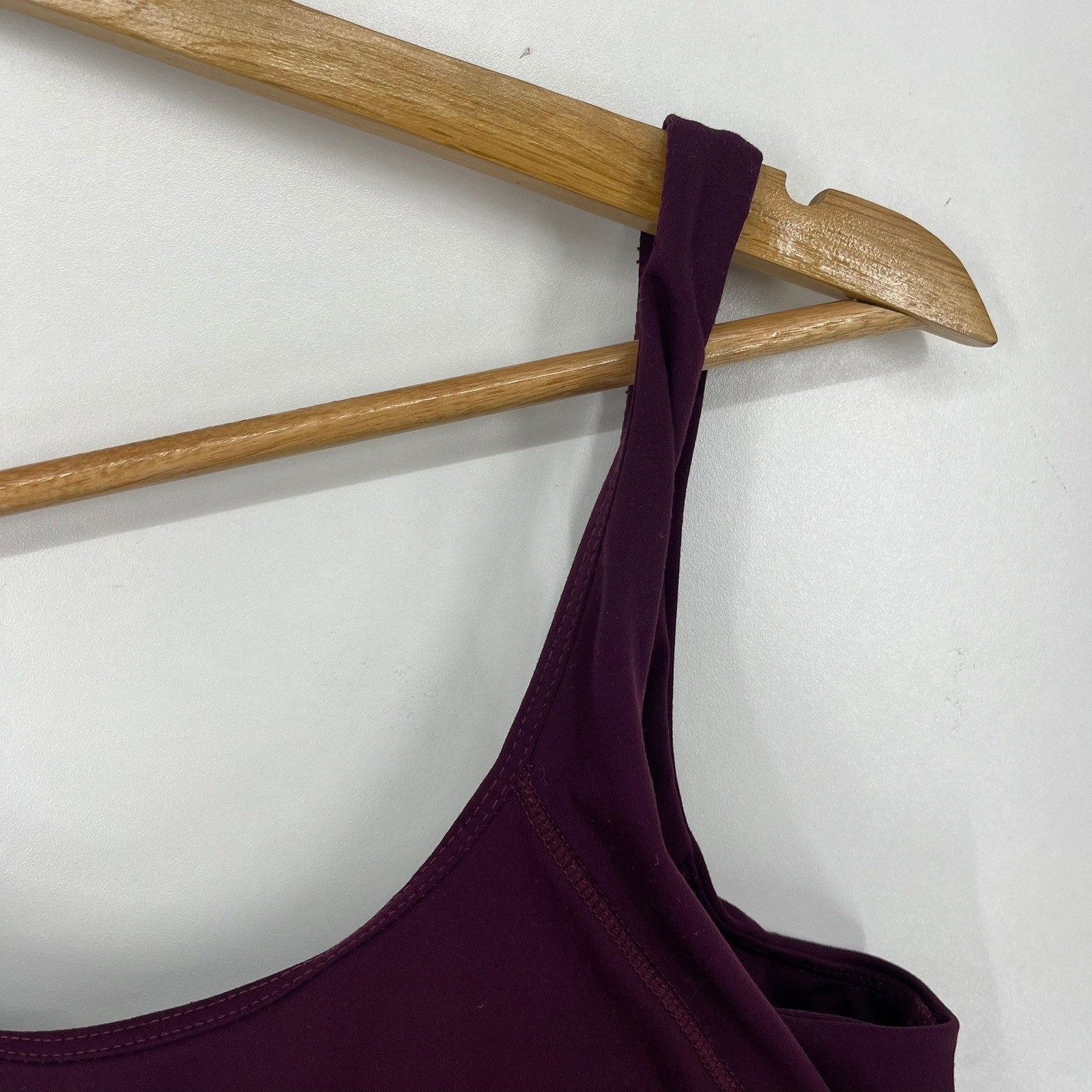 Quince Ultra-Soft Performance Cropped Tank Built-in Bra Plum Purple Womens M