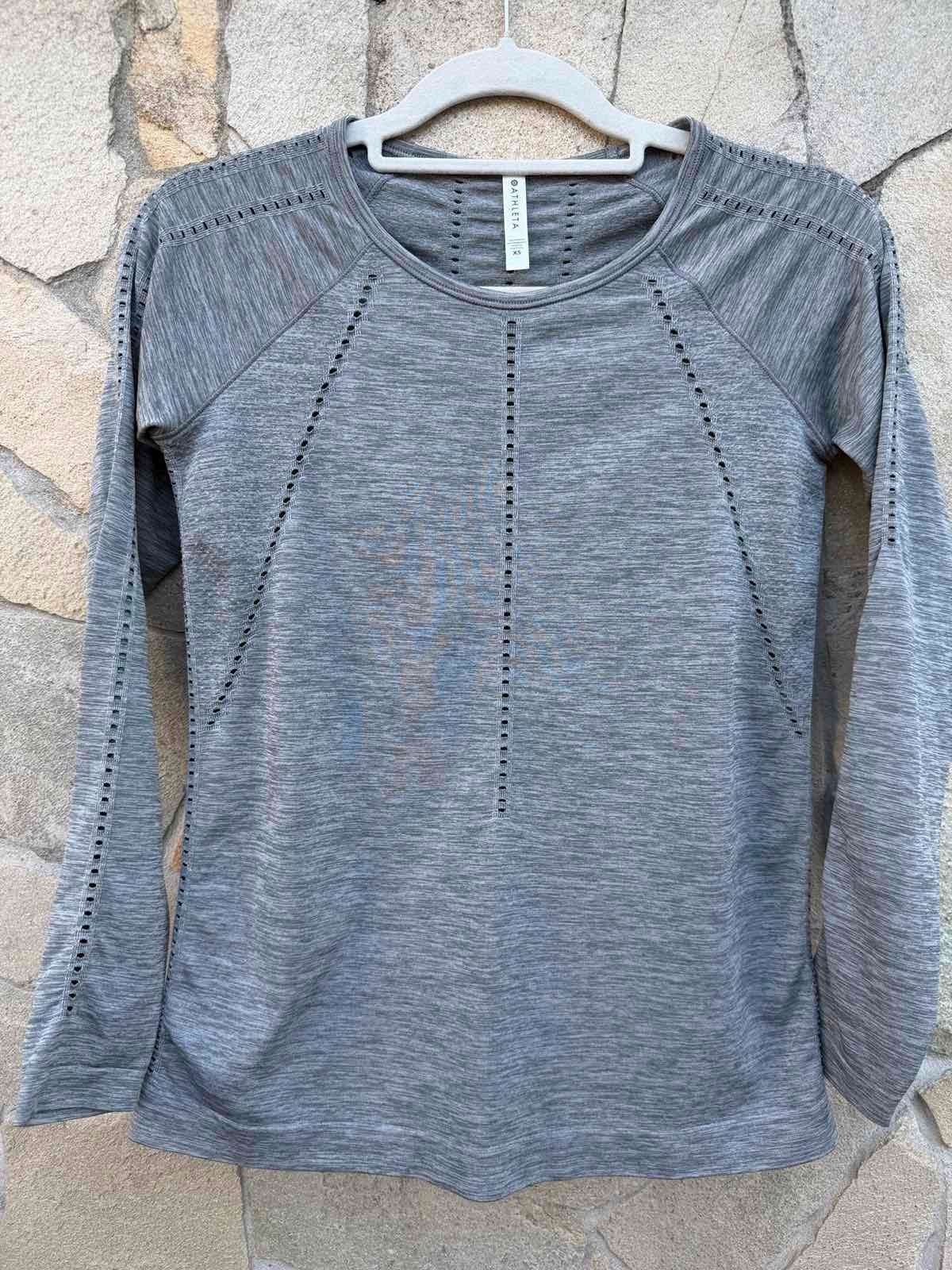 Athleta Long Sleeve Performance Top XS Gray Perforated Athletic Yoga Portugal (