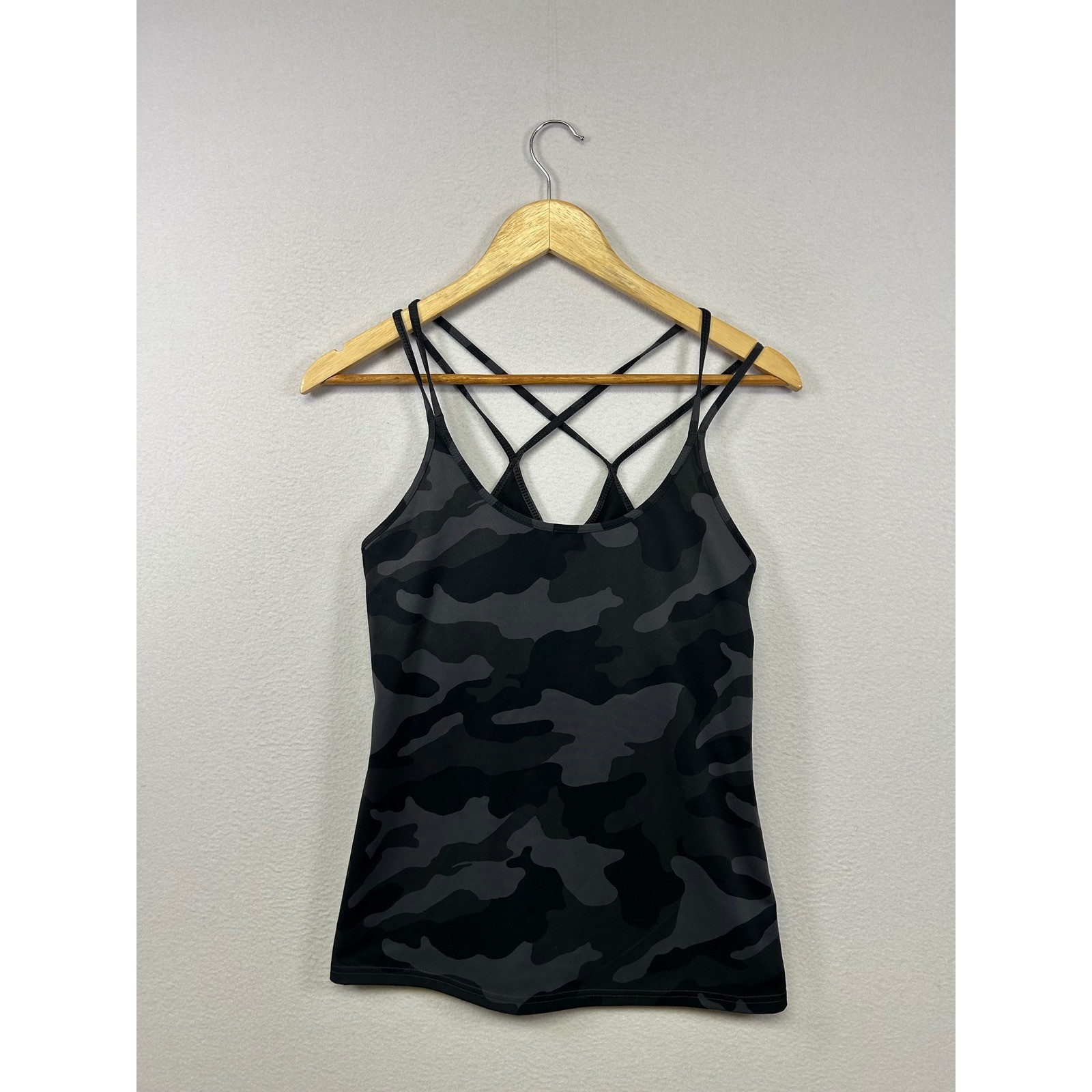 Athleisure Old Navy Active Womens Medium Black Grey Camo Strappy Powersoft Tank