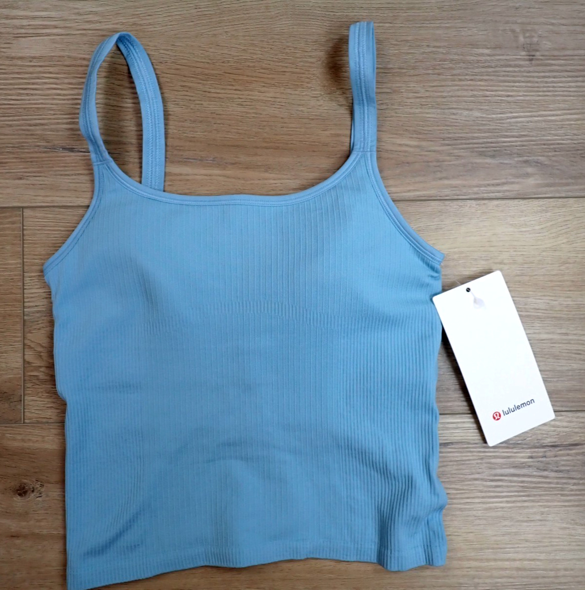 NEW LULULEMON WOMENS EBB TO STREET SCOOP CROPPED TANK TOP B/C BRA SHIRT 6 BLUE