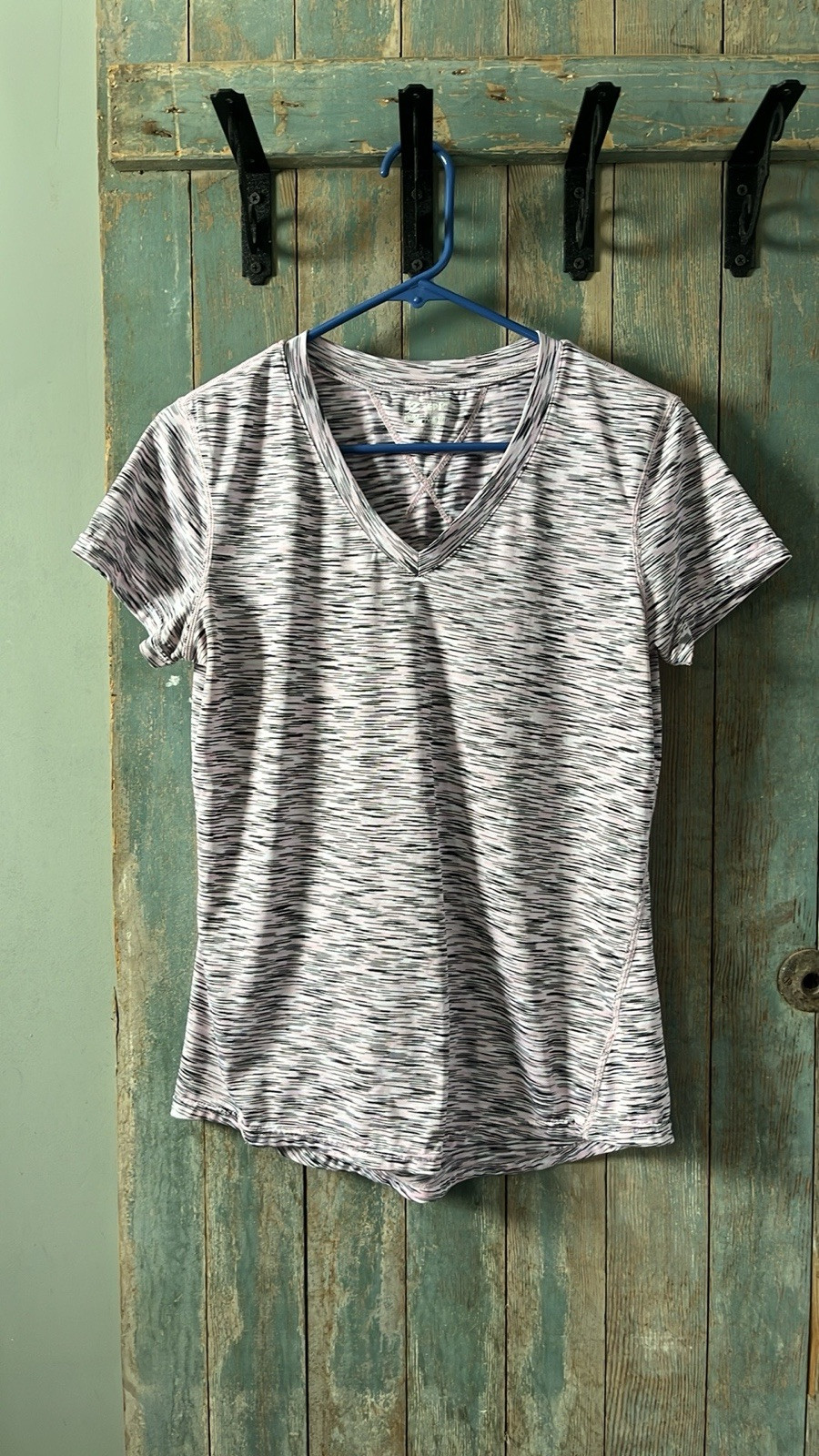 Energy Zone Women’s Medium Epic Tee Semi Fitted Short Sleeve Shirt