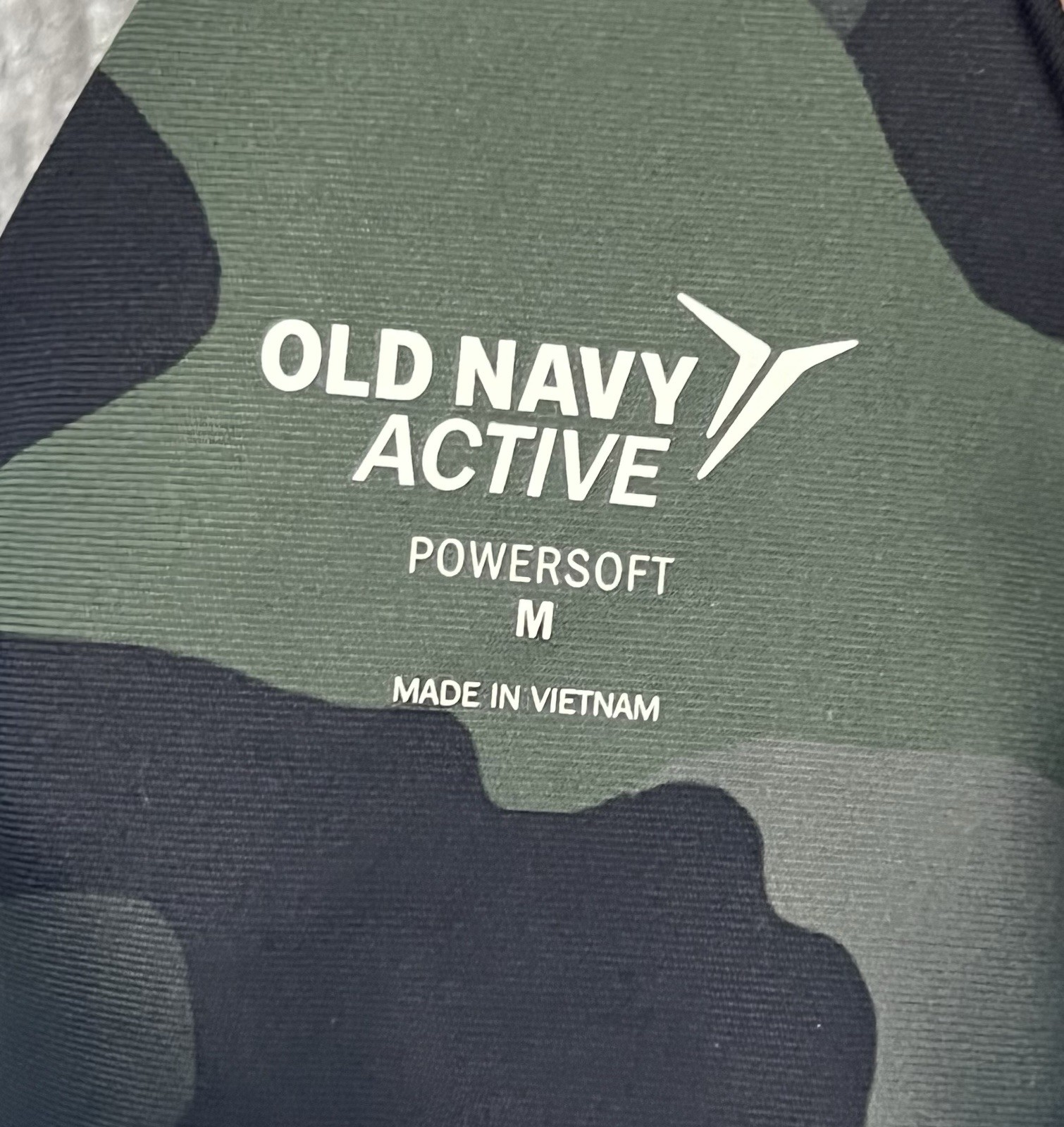 Old Navy Active PowerSoft Camouflage Cropped Tank Top Womens Size M Green Camo