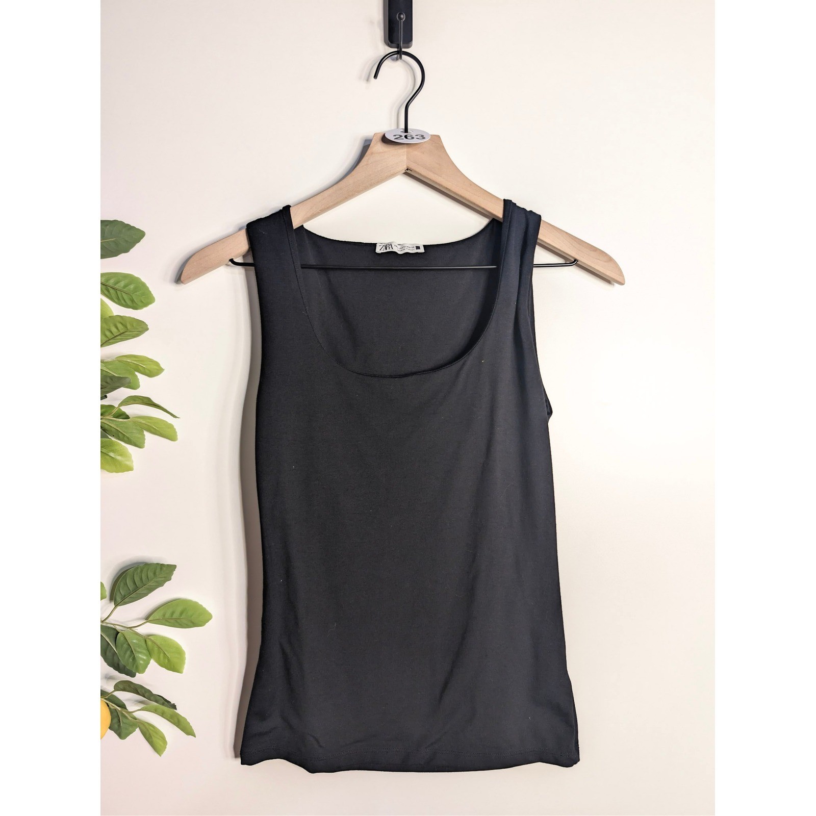 Zara Black Seamless Tank w/shelf bra Sz M