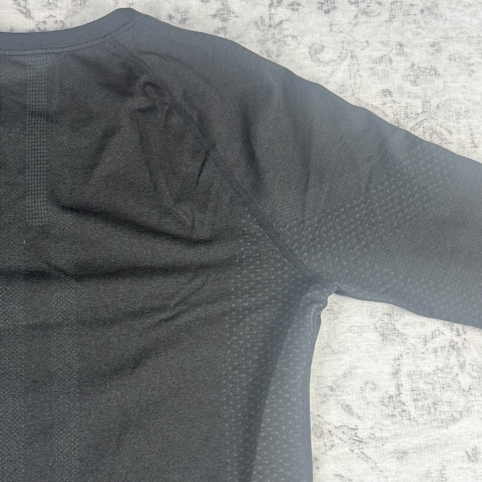 FIGS Seamless Long Sleeve Performance Shirt Black Medium Compression Athletic To