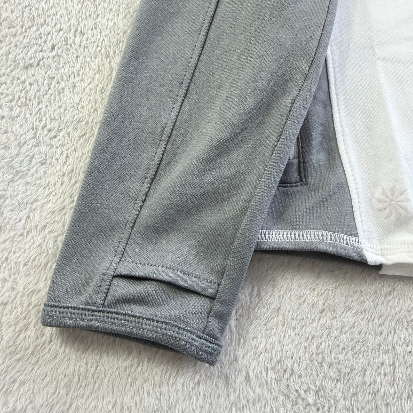 Athleta Running Wild Half Zip Pullover XS White Thumbholes Stretch Golf LS