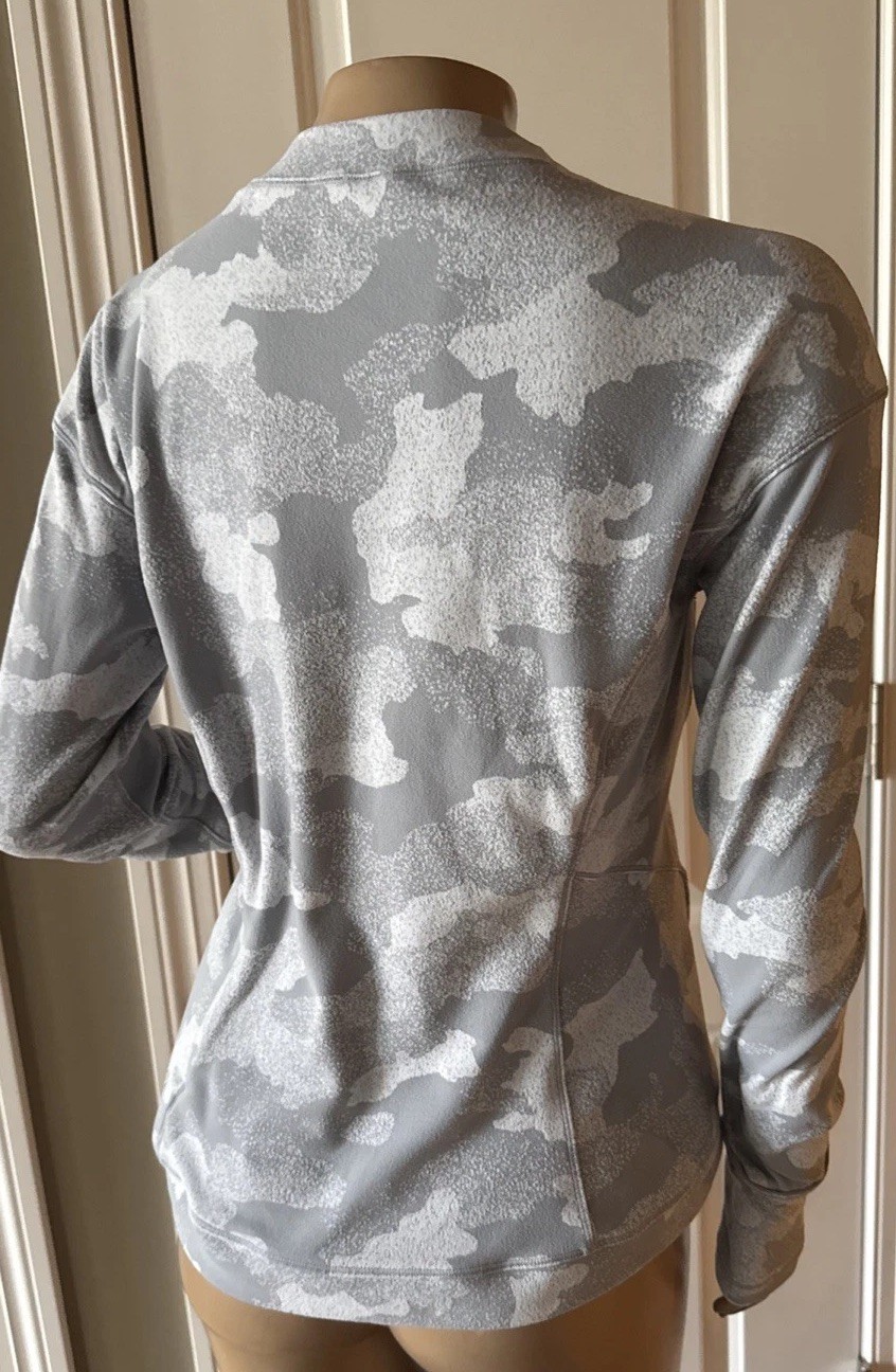 LULULEMON Close To Crossing Top Pullover Pocket Women’s Size 8 Multicolor