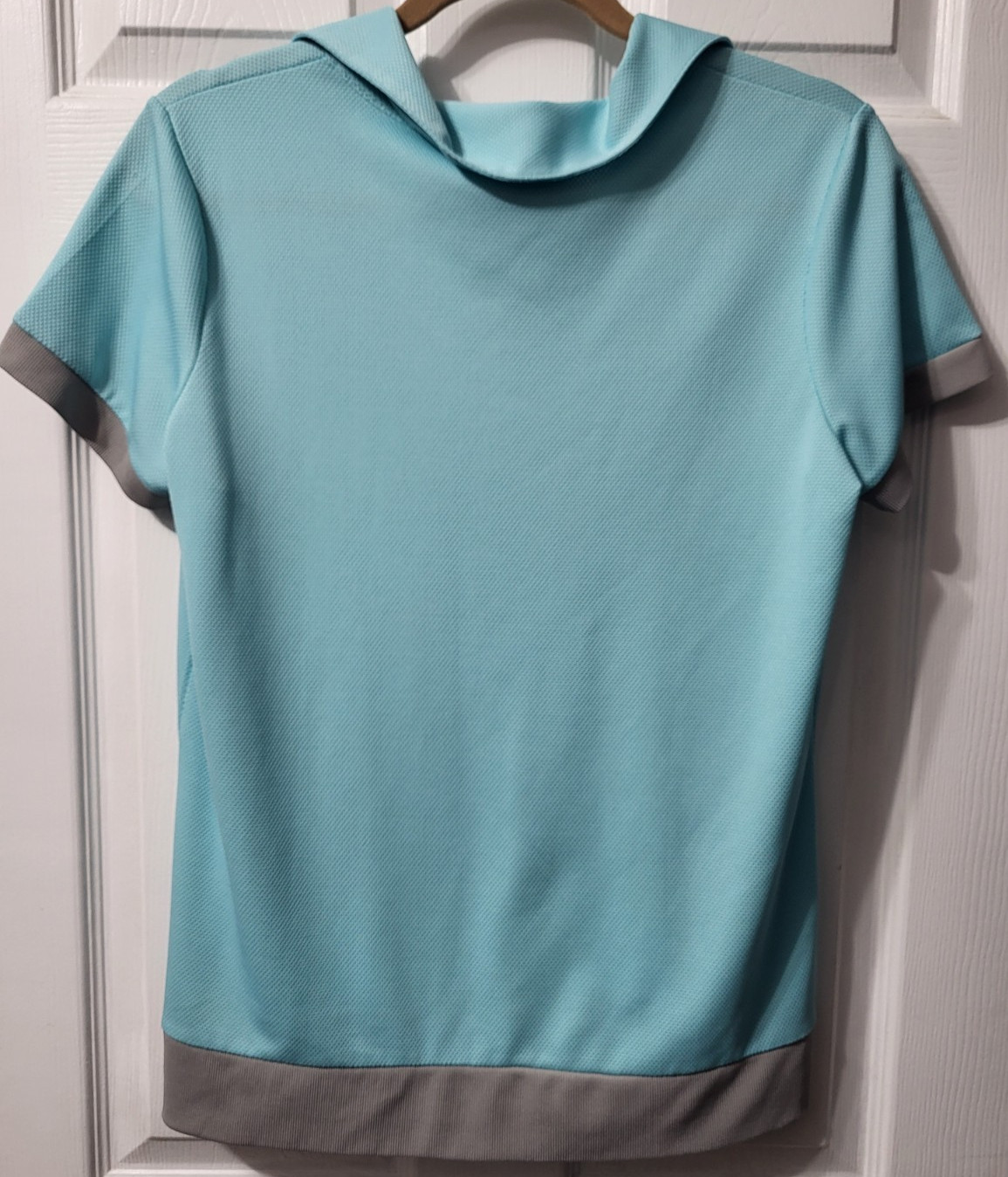 Sport Savvy Women’s Small V-Neck Top Short Sleeve Blue Gray Polyester Blend