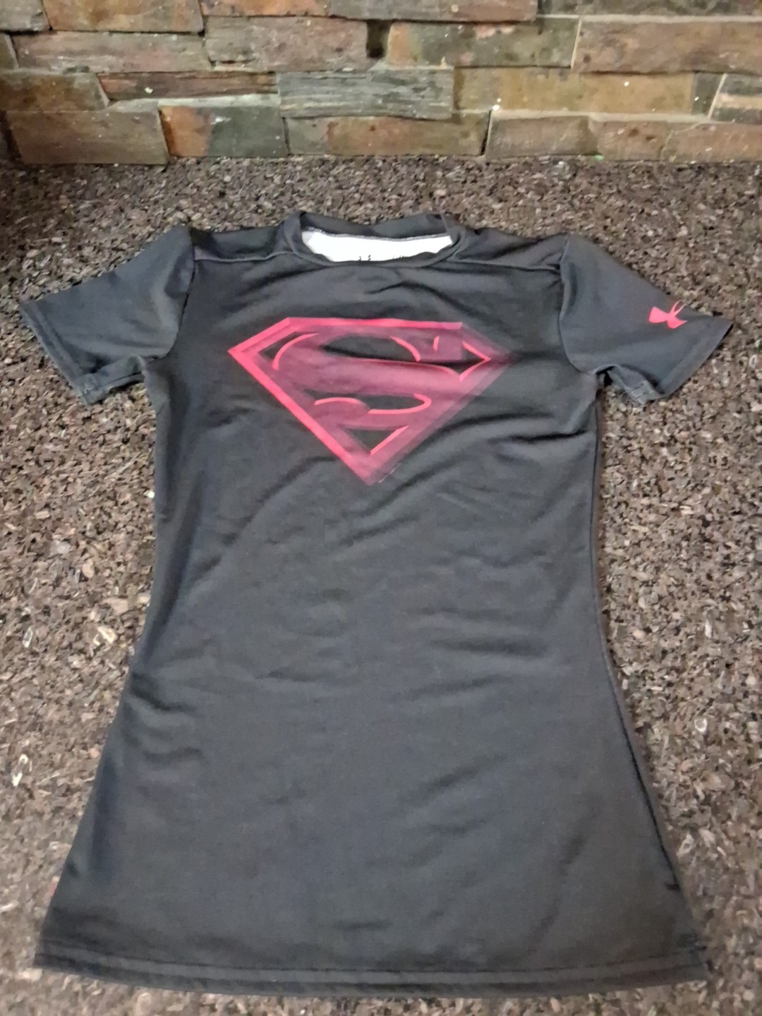 Under Armour Heat Gear Supergirl Size Small Women’s Short Sleeve