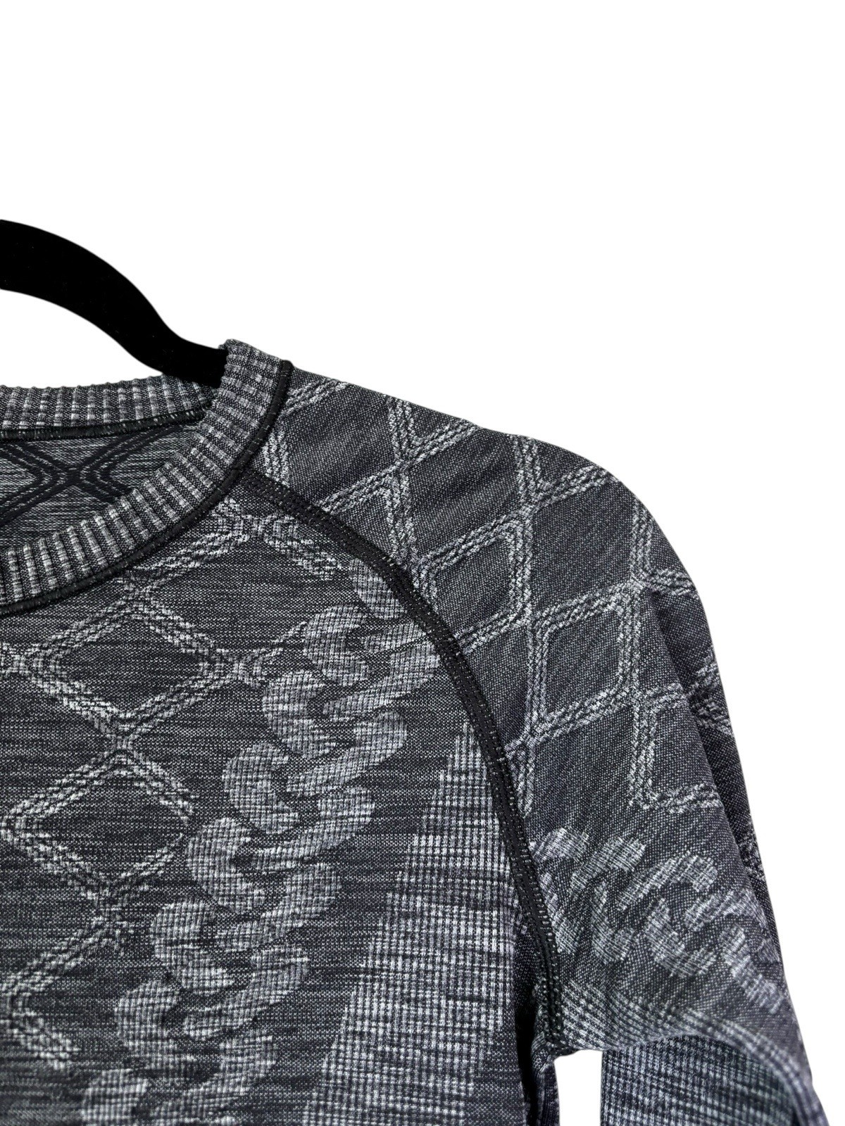Lululemon Rest Less Pullover Size 4 Heathered Black Fitted Cable Print Shirt Top