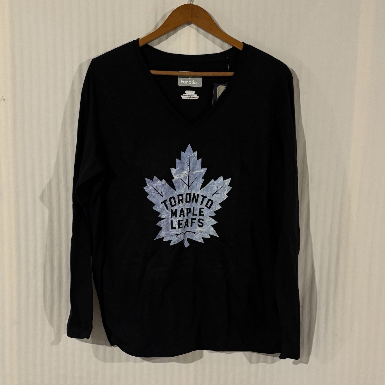 NHL Toronto Maple Leafs Women’s V-neck L/S T-Shirt Logo Sz XL NEW Fanatics H-22