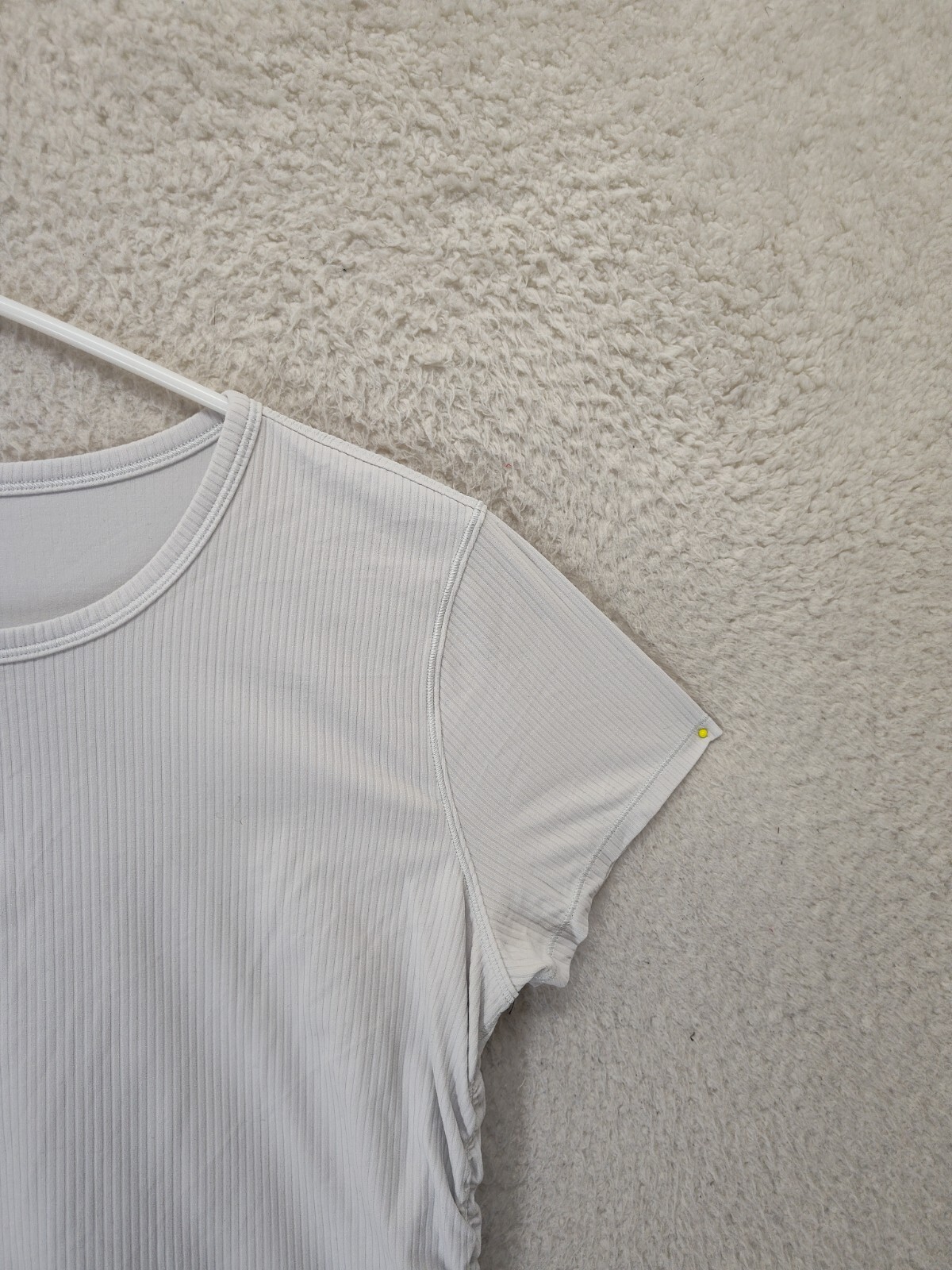 Lululemon Women Top Medium Cream Poly Blend Short Sleeve Ruched Side Activewear