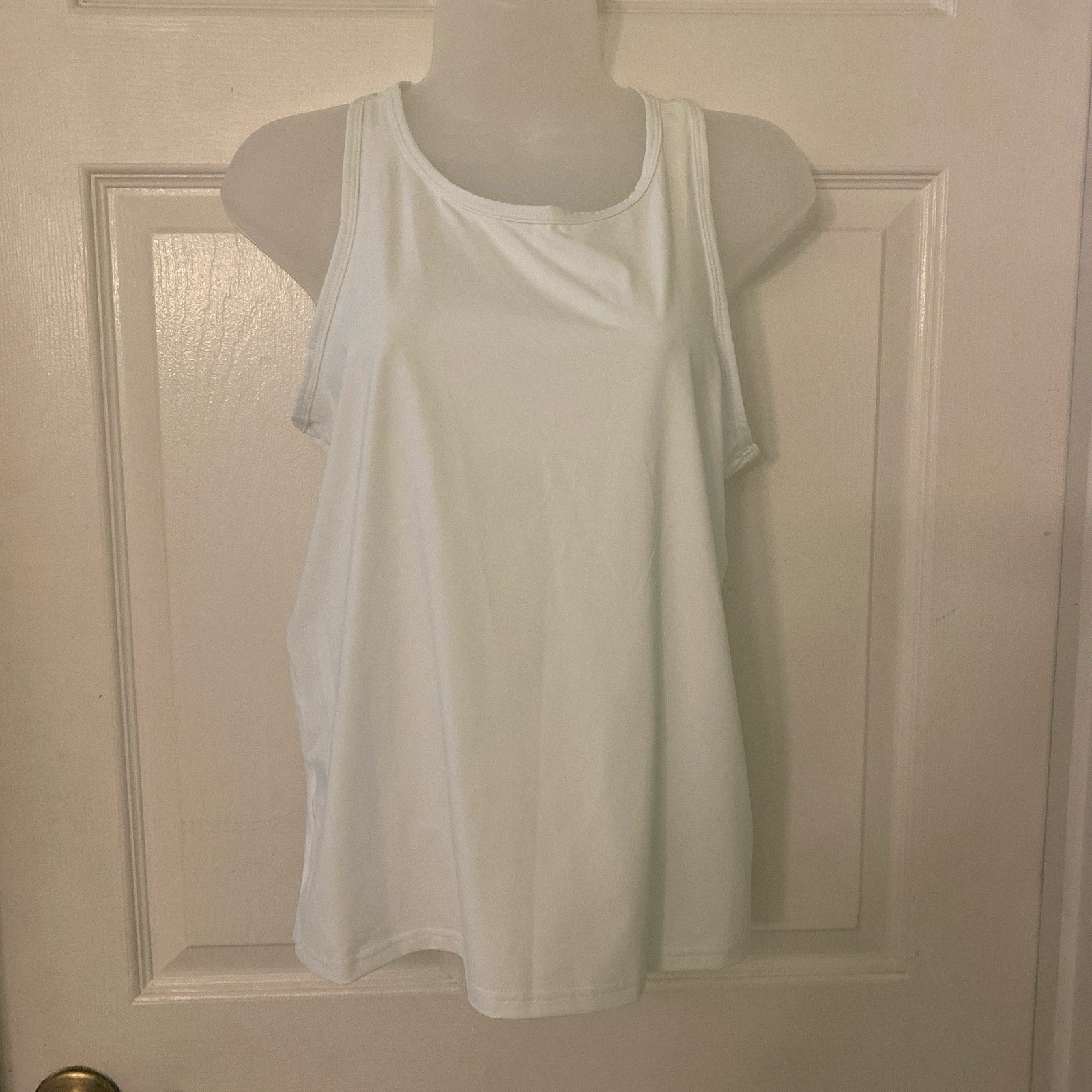 Women’s White Racerback Tank Top 85% Nylon 15% Spandex Stretch Size 160