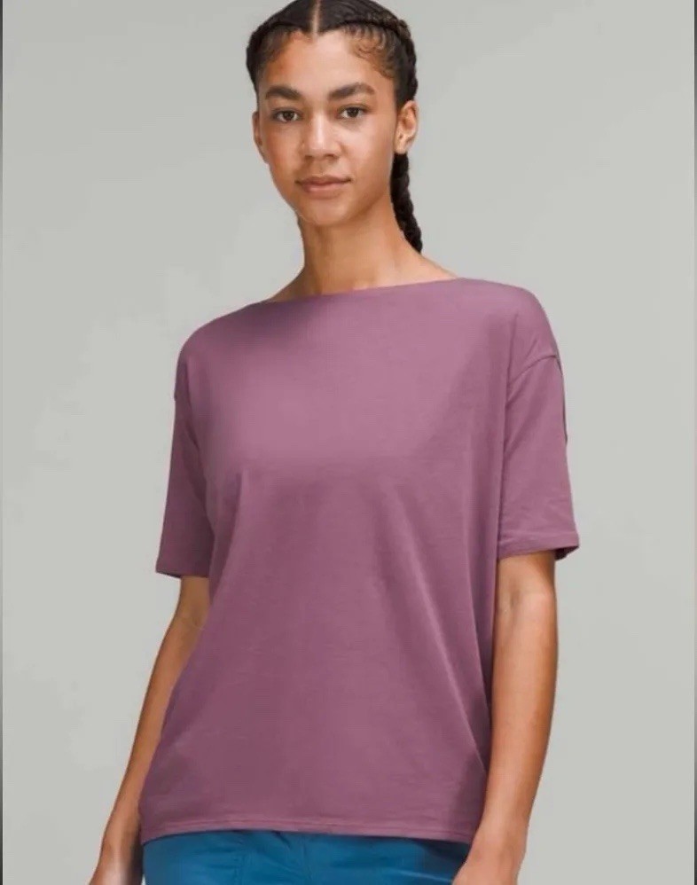 Lululemon Back in Action Short Sleeve Size 4 EUC Vintage Plum