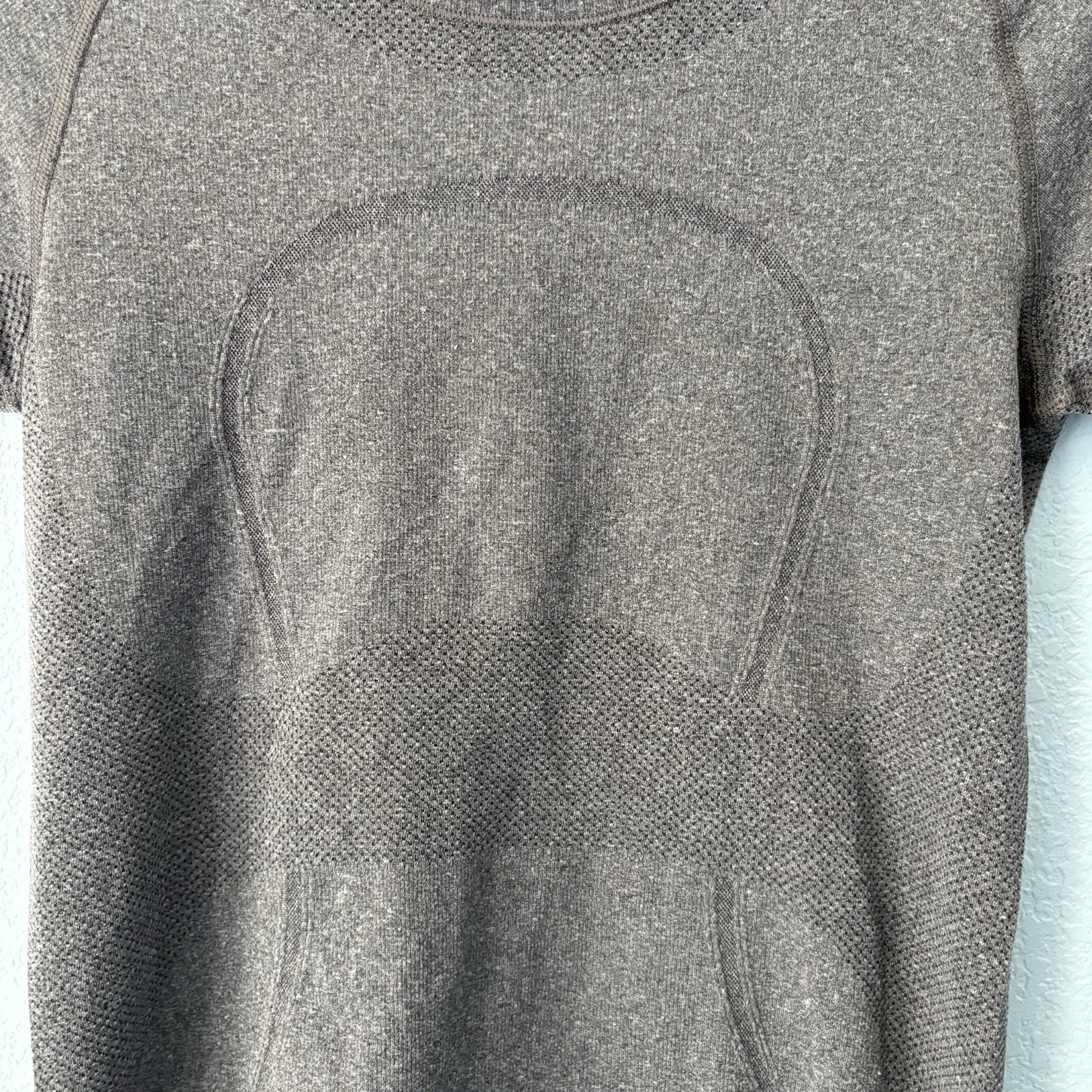 Lululemon Women’s Size 6 Swiftly Tech Short Sleeve Top Black Gray Stretch EUC