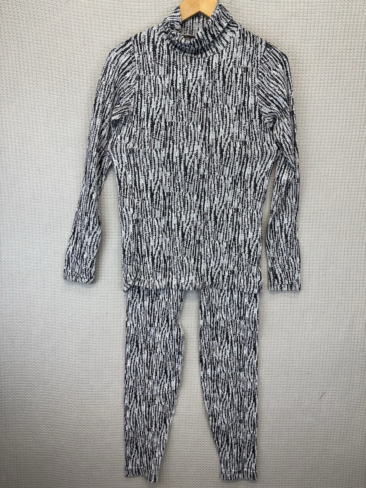 Athleta Womens Flurry Elemental Turtleneck Two Piece Set S Black/White Pants Top