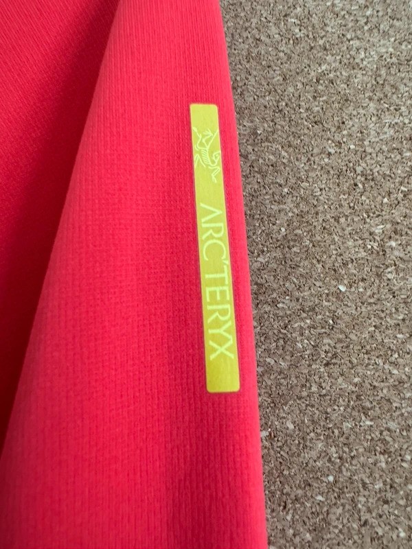 Arc’teryx Base Layer Small Red Outdoors Walking Hiking Skiing Women’s Active