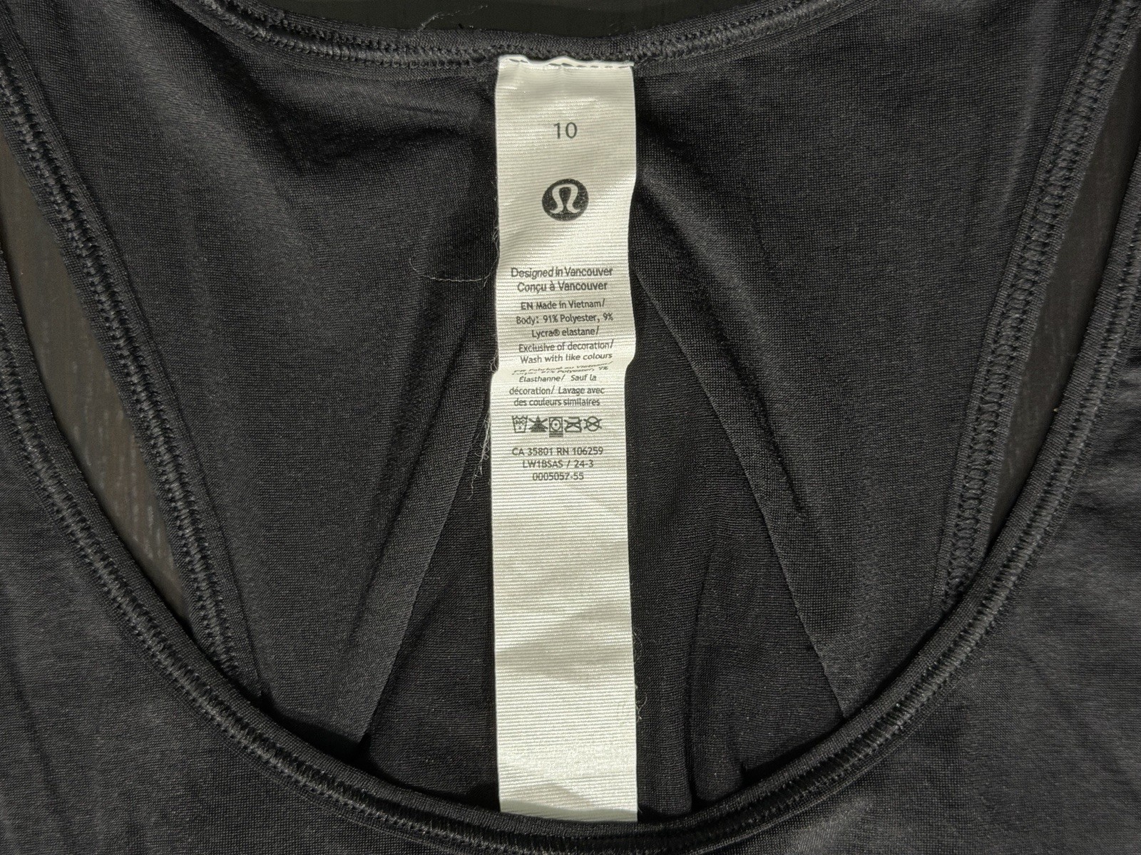 NWT⭐️LULULEMON⭐️SIZE 10⭐️ESSENTIAL TANK*PLEATED AUTHENTIC⭐️HIP LENGTH⭐️BLACK