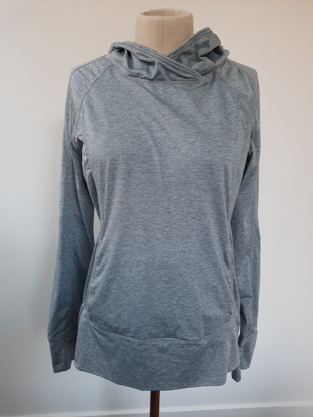 Spalding Size M Active Athletic Top Workout Hoodie Long Sleeves Pocket Gray