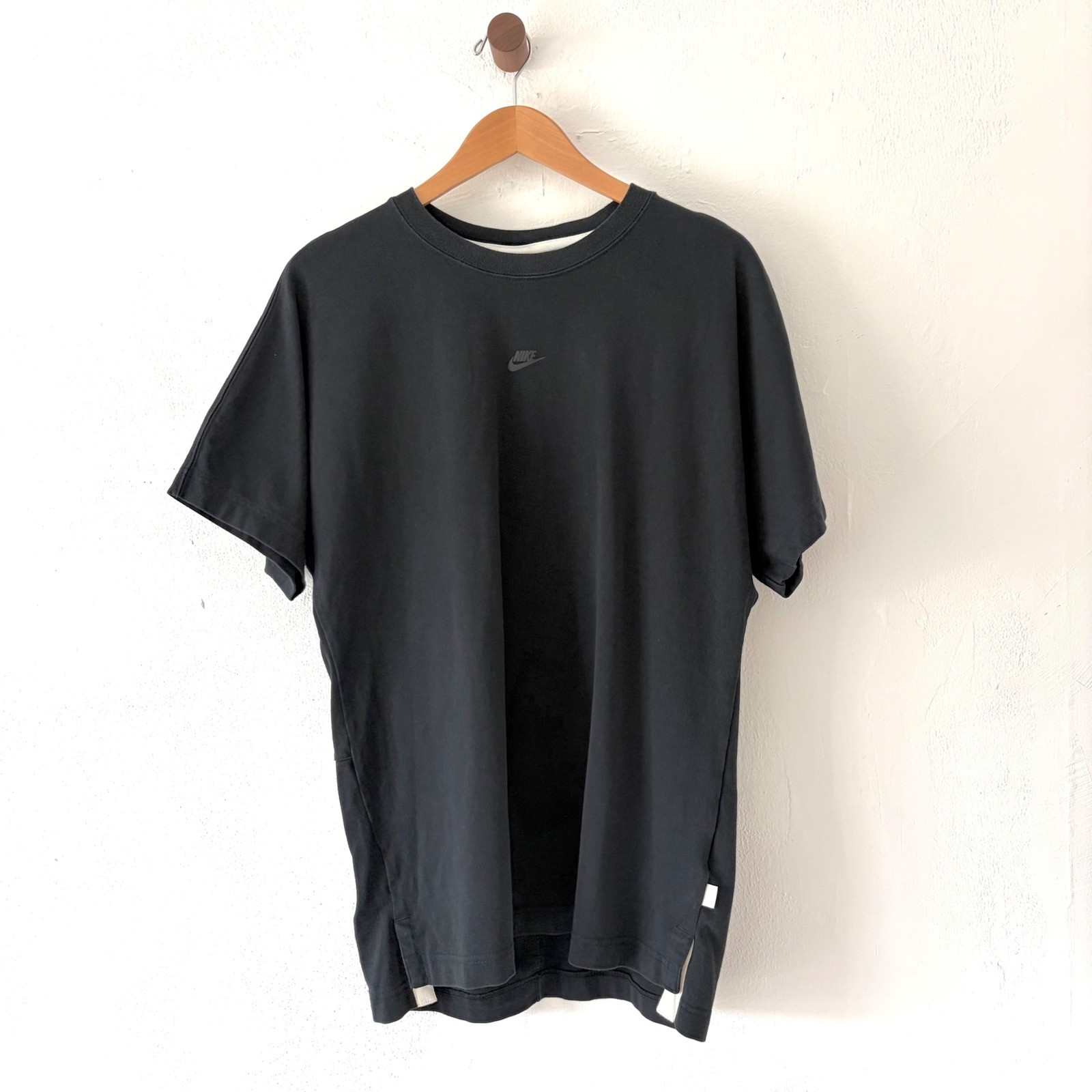 Nike T-Shirt Womens Medium Black Sportswear Essential Side Zip Pocket Tee