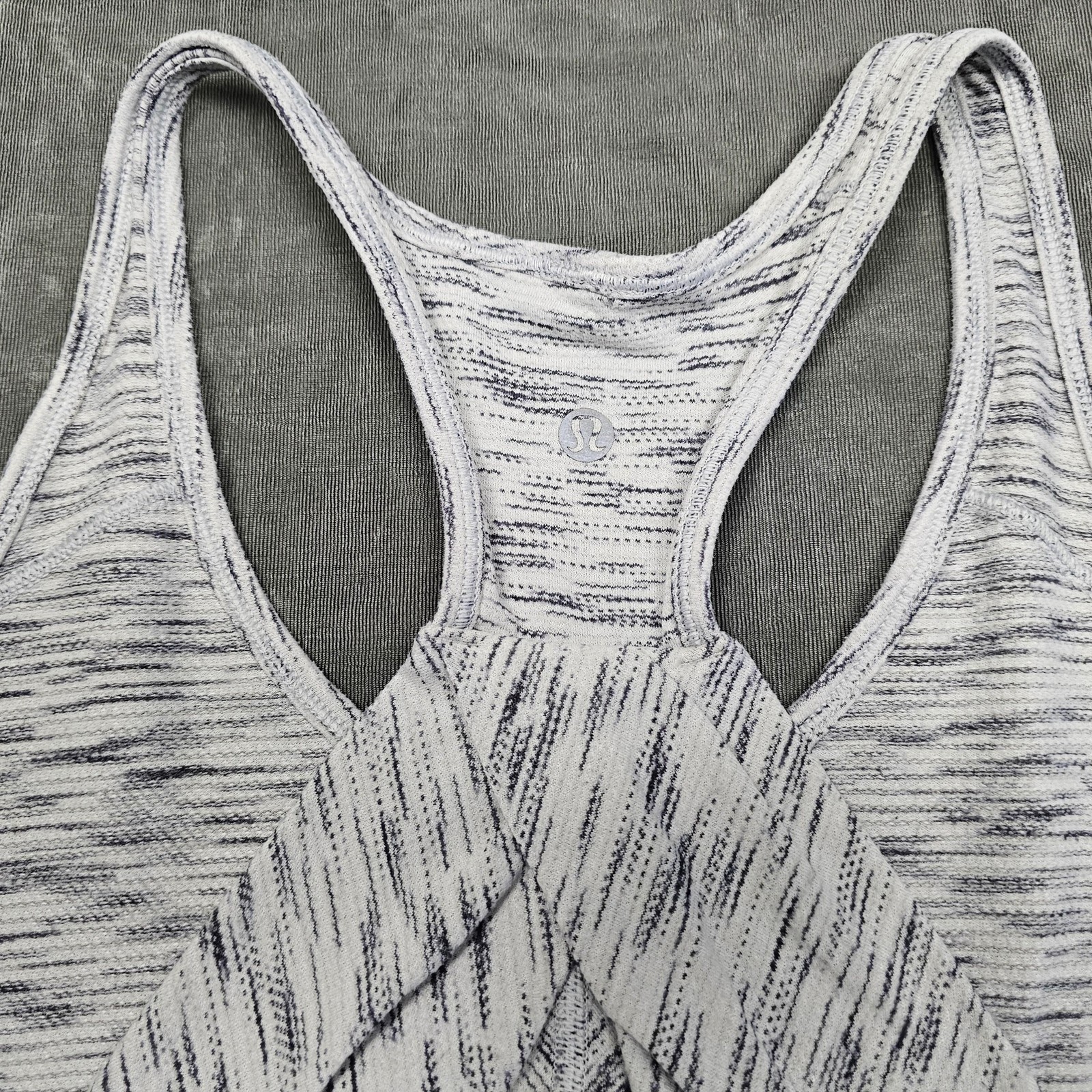 Lululemon Tank Top Womens Medium Gray Twist Back Racerback Athletic Yoga Gym