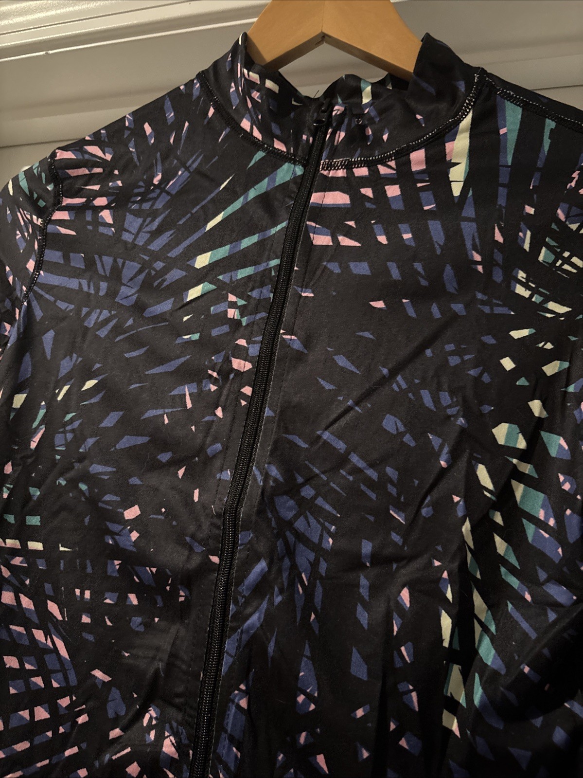 Lightweight Multi-Color Activewear Zip-up Shirt Women’s Size Large