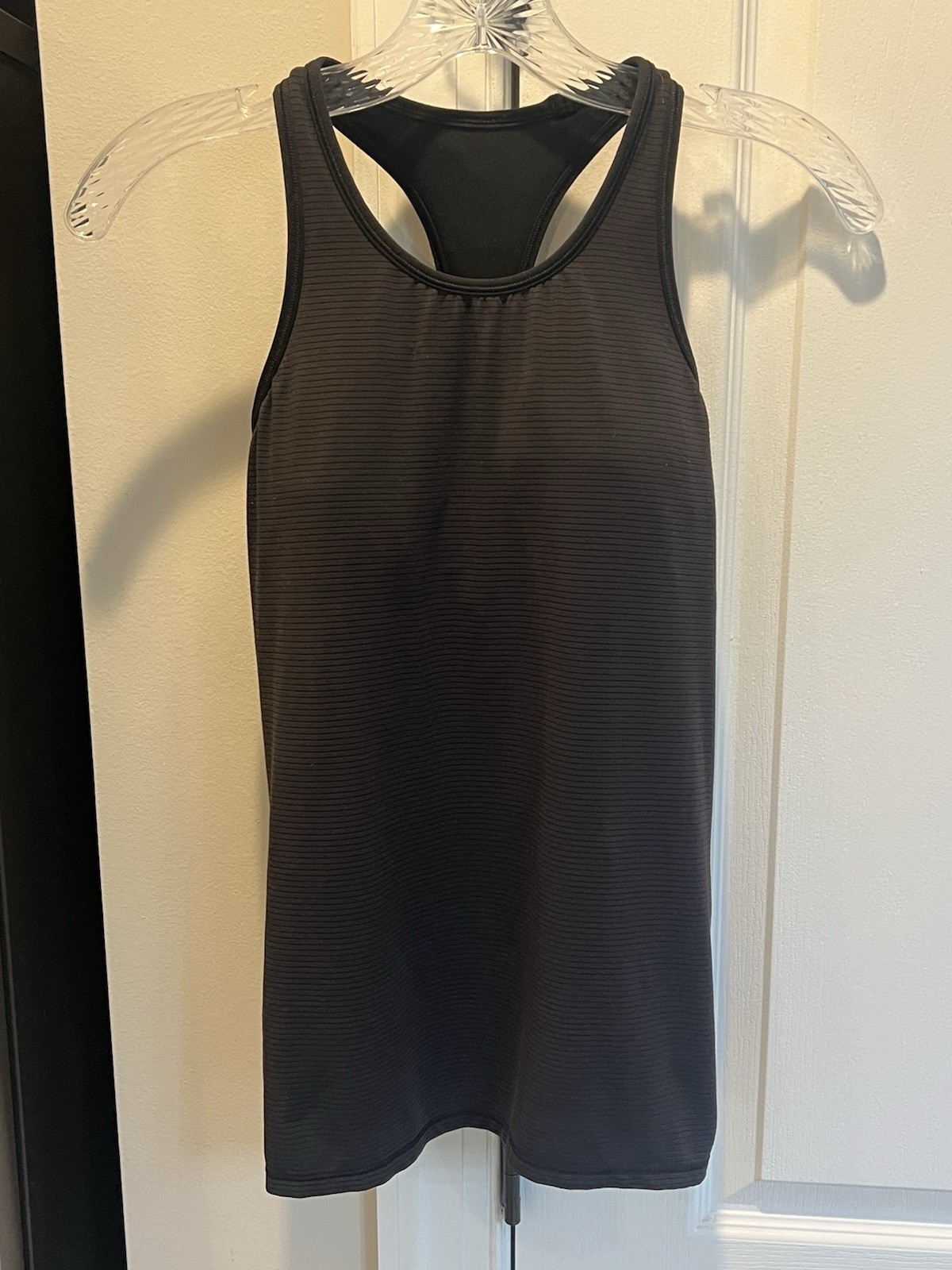 Lululemon Womens Black Sleeveless Athletic Workout Padded Top – Size 4