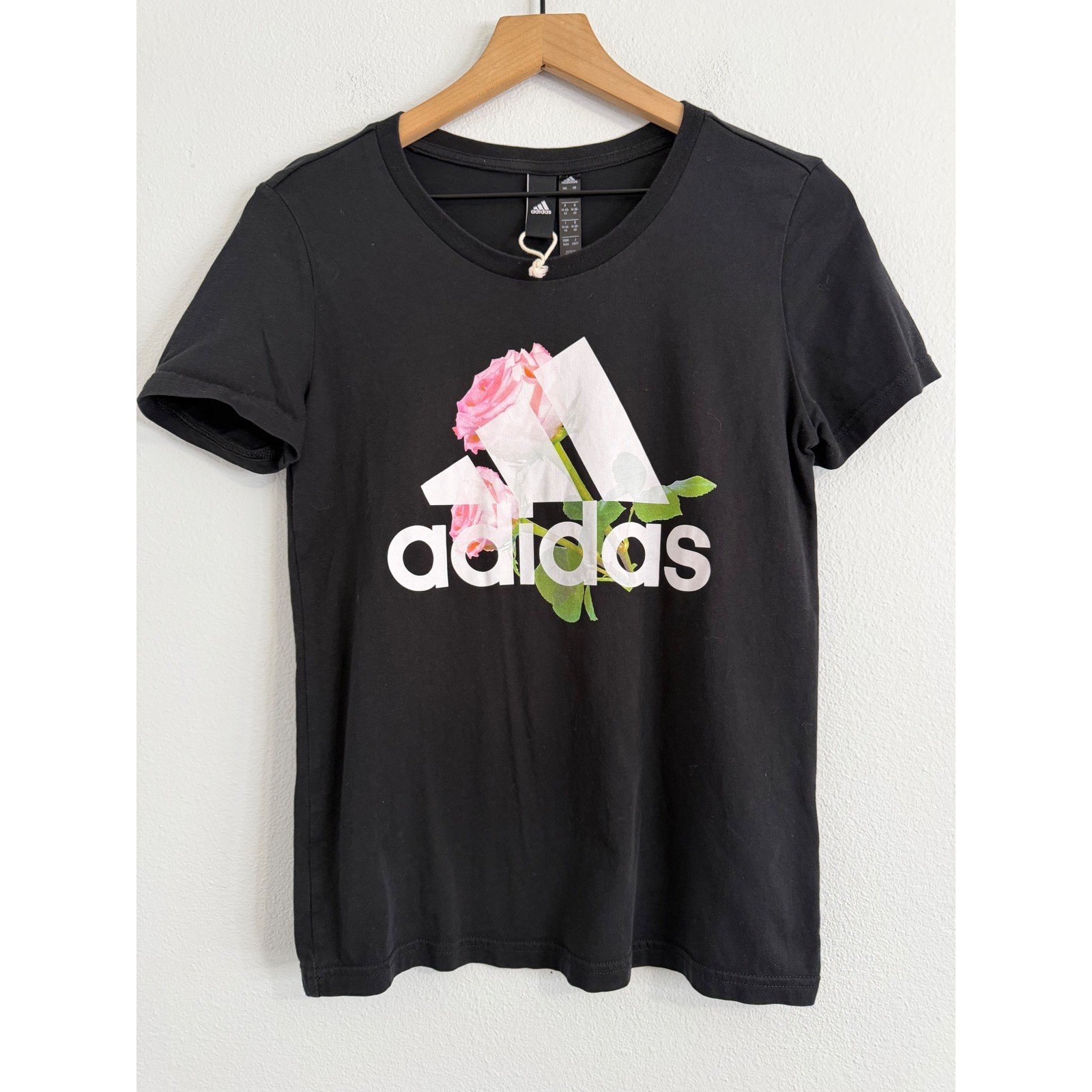 NWOT – Adidas – Floral Logo Graphic Tee Athletic 100% Cotton Size Medium