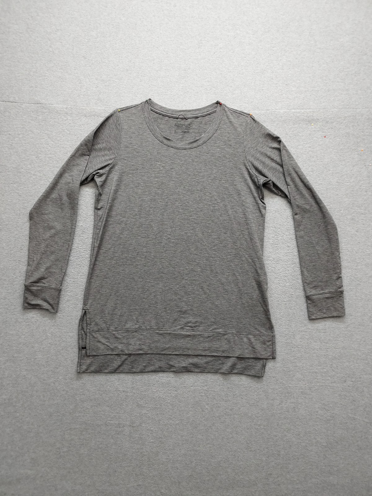 Patagonia Women Athletic Top M Gray Long Sleeve Side Slits Layered Hem Workout