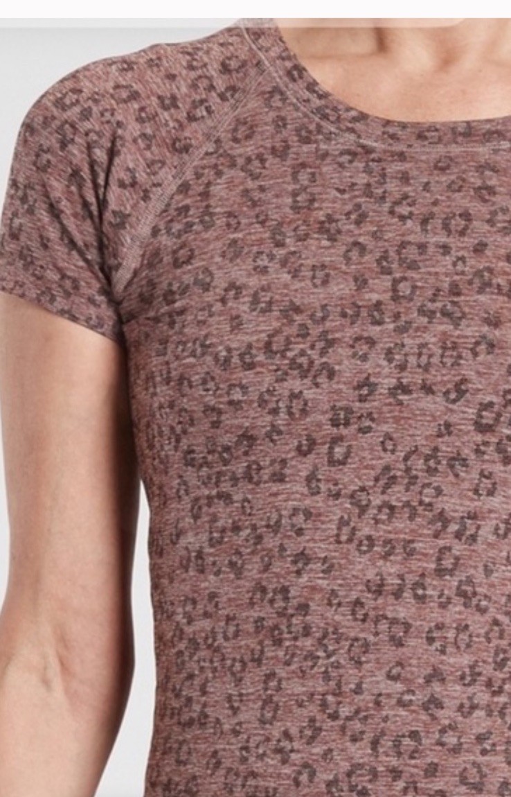 Athleta Momentum Seamless M Short Sleeve Tee Hearth Rose Animal Print #089