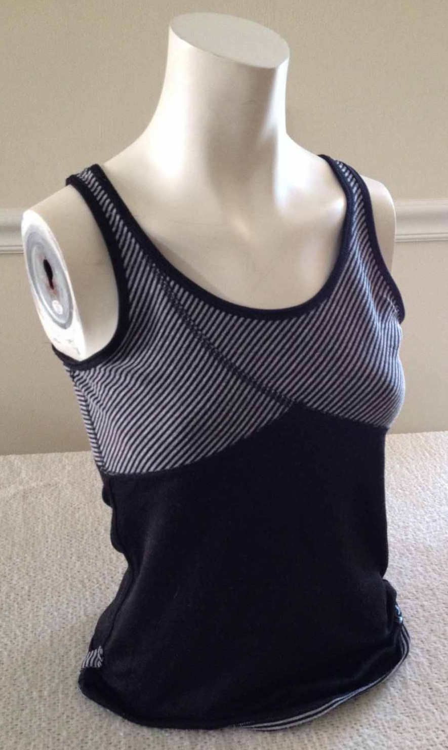 Road Runner Sports Reversible Black & Grey Striped Tank w/Snap-Up Bottom Small