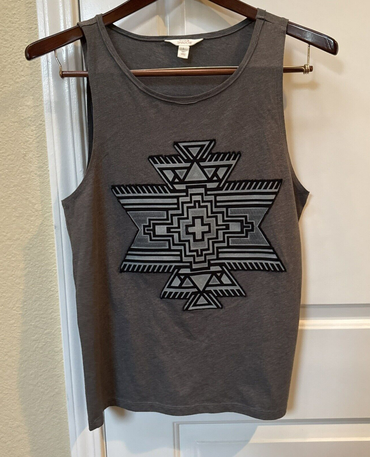 Sun & Shadow Gray Muscle Tank with Aztec Applique Size Large Southwest NWOT