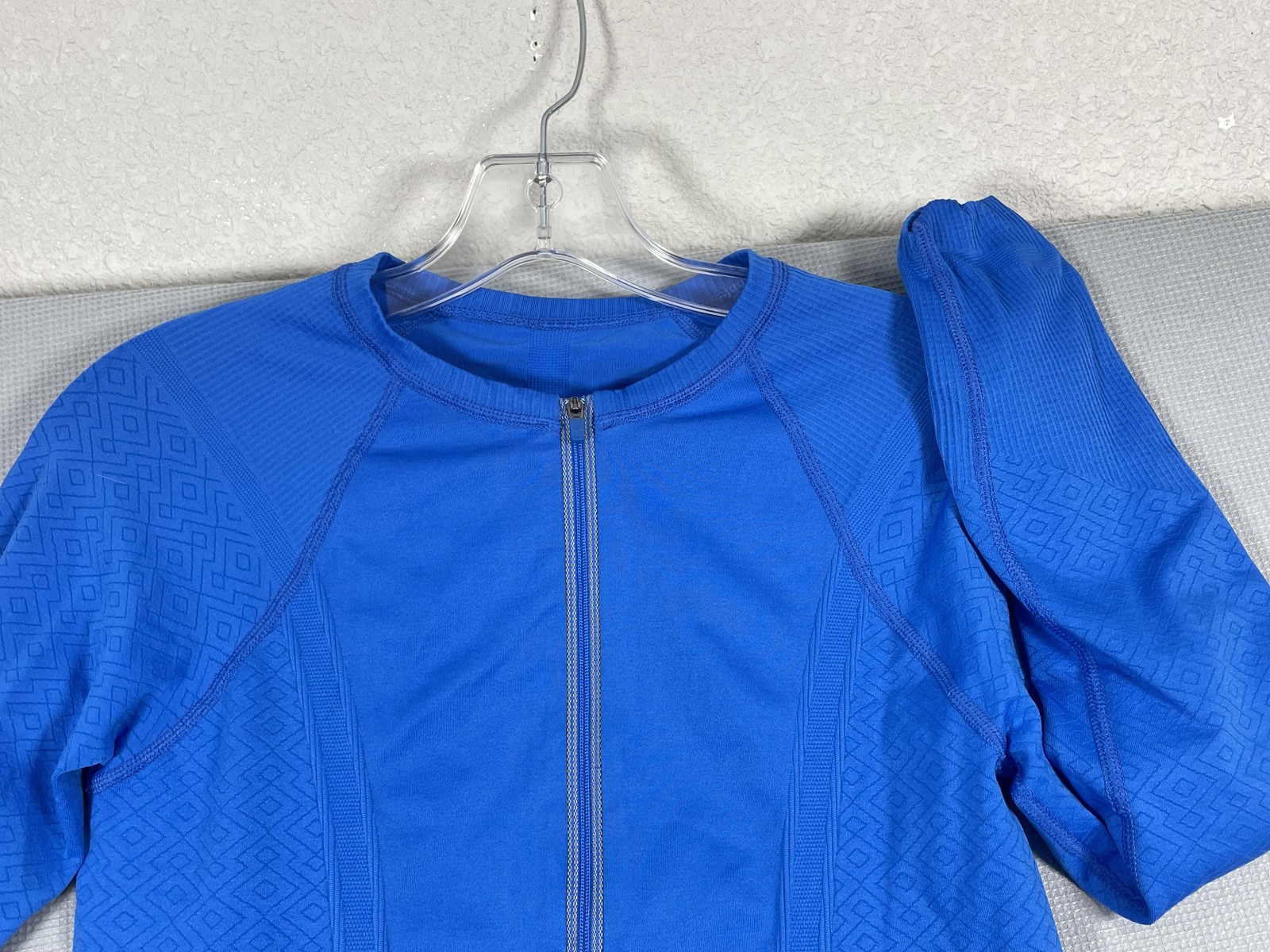 Athleta Shirt Womens Small Blue 1/4 Zip Seamless Base Layer Thumbholes Thermal
